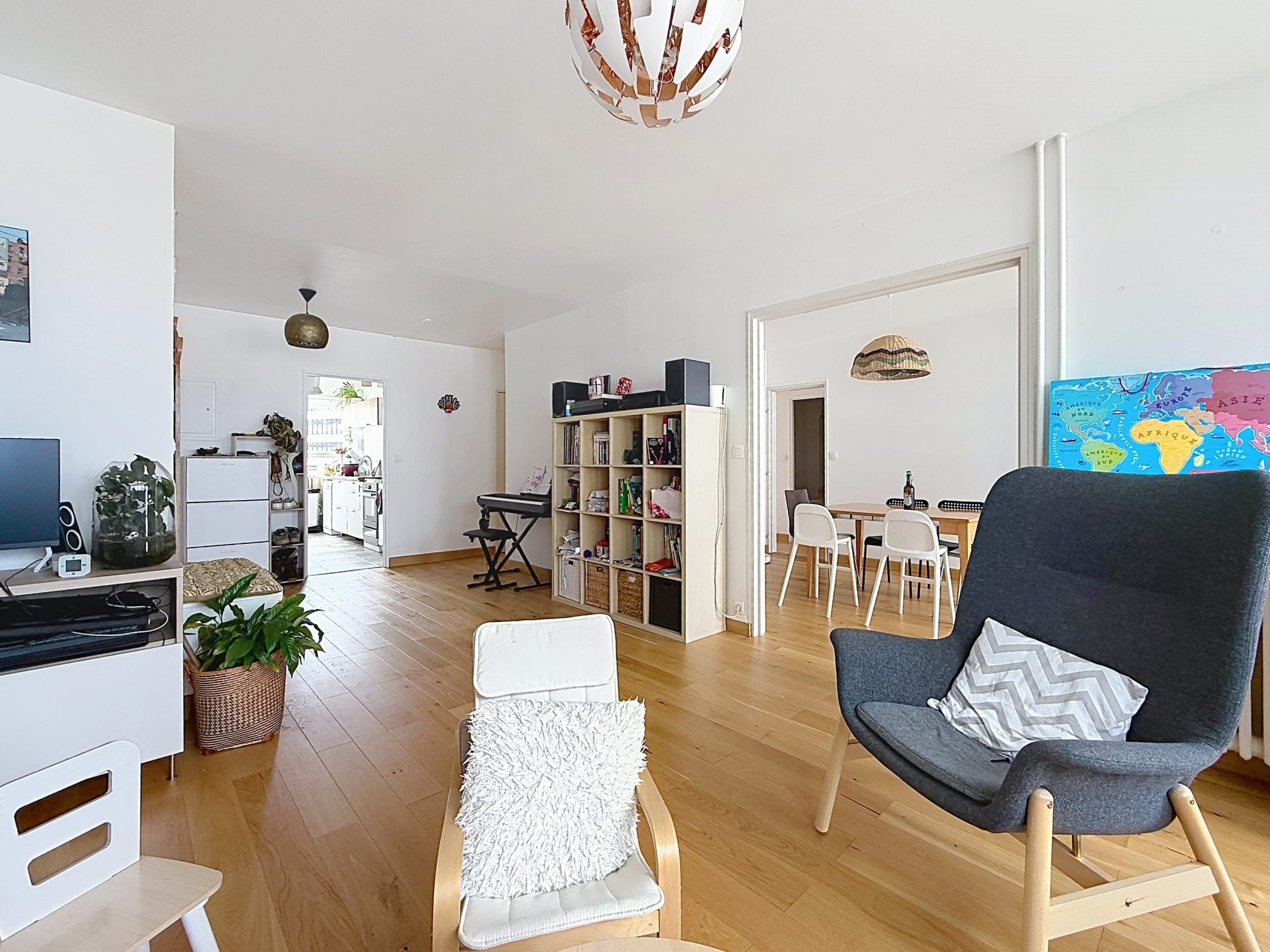Appartement familial traversant avec garage – Quartier Colombier