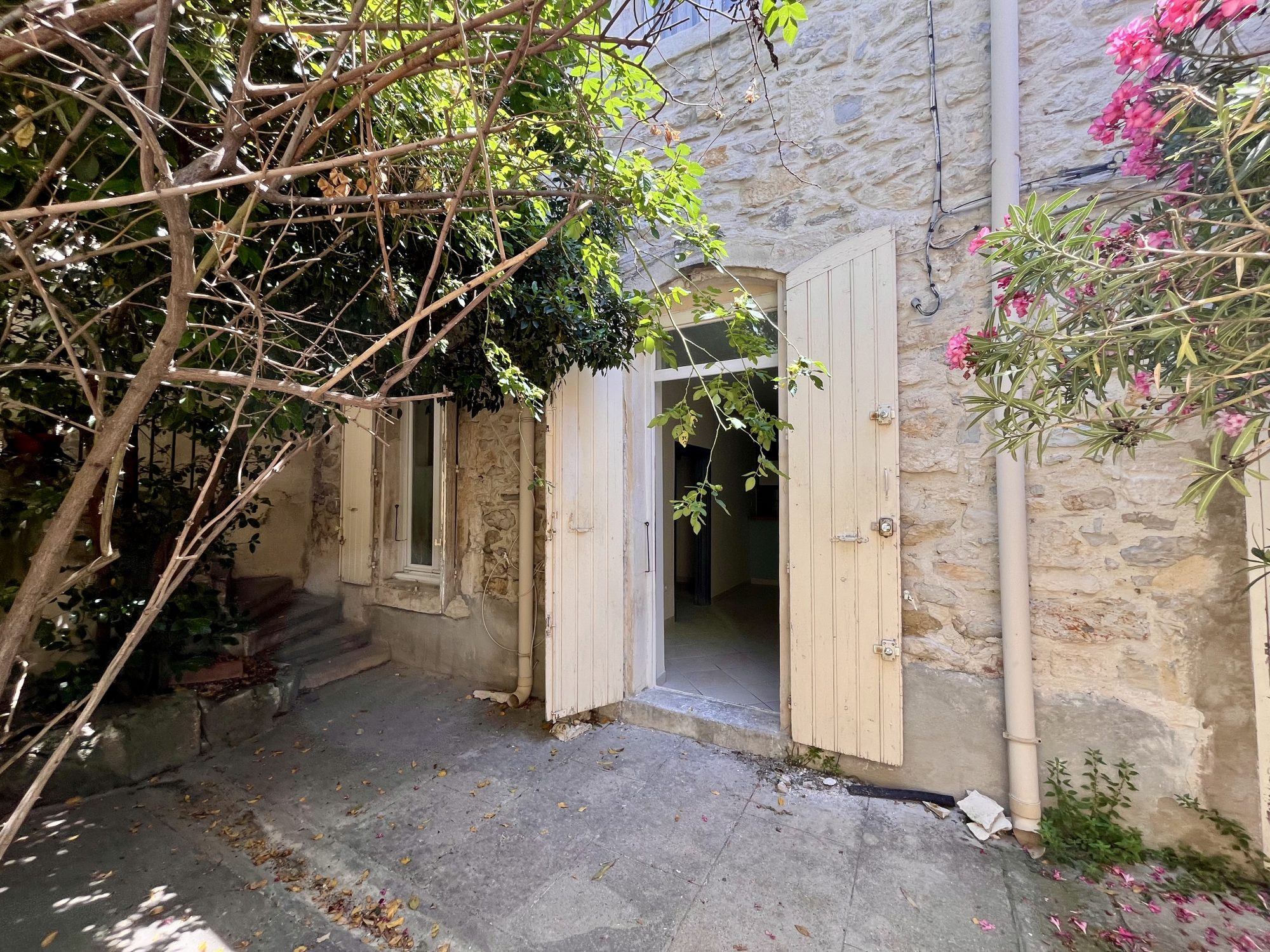 NIMES CENTRE - SECTEUR GAMBETTA - PROCHE ECUSSON - 1 CHAMBRE - INVESTISSEUR