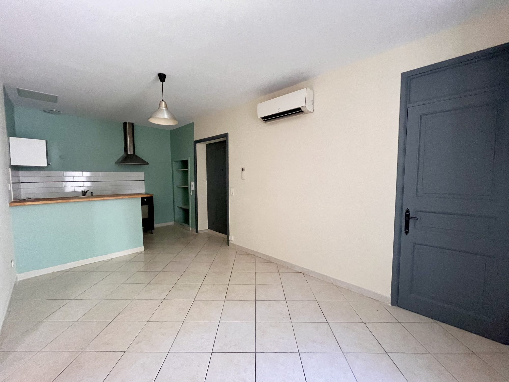 NIMES CENTRE - SECTEUR GAMBETTA - PROCHE ECUSSON - 1 CHAMBRE - INVESTISSEUR