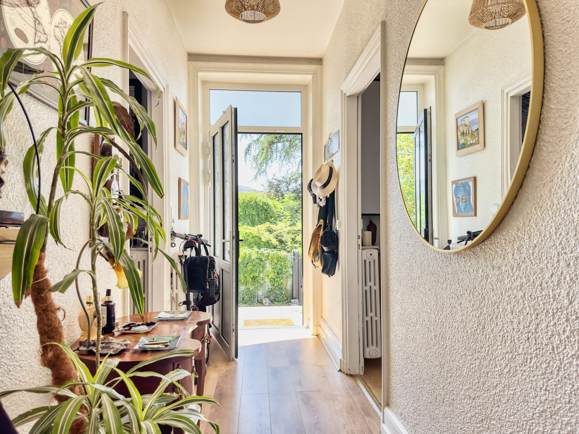 Appartement esprit maison de 94 m² avec jardin privatif, parking & entrée privative