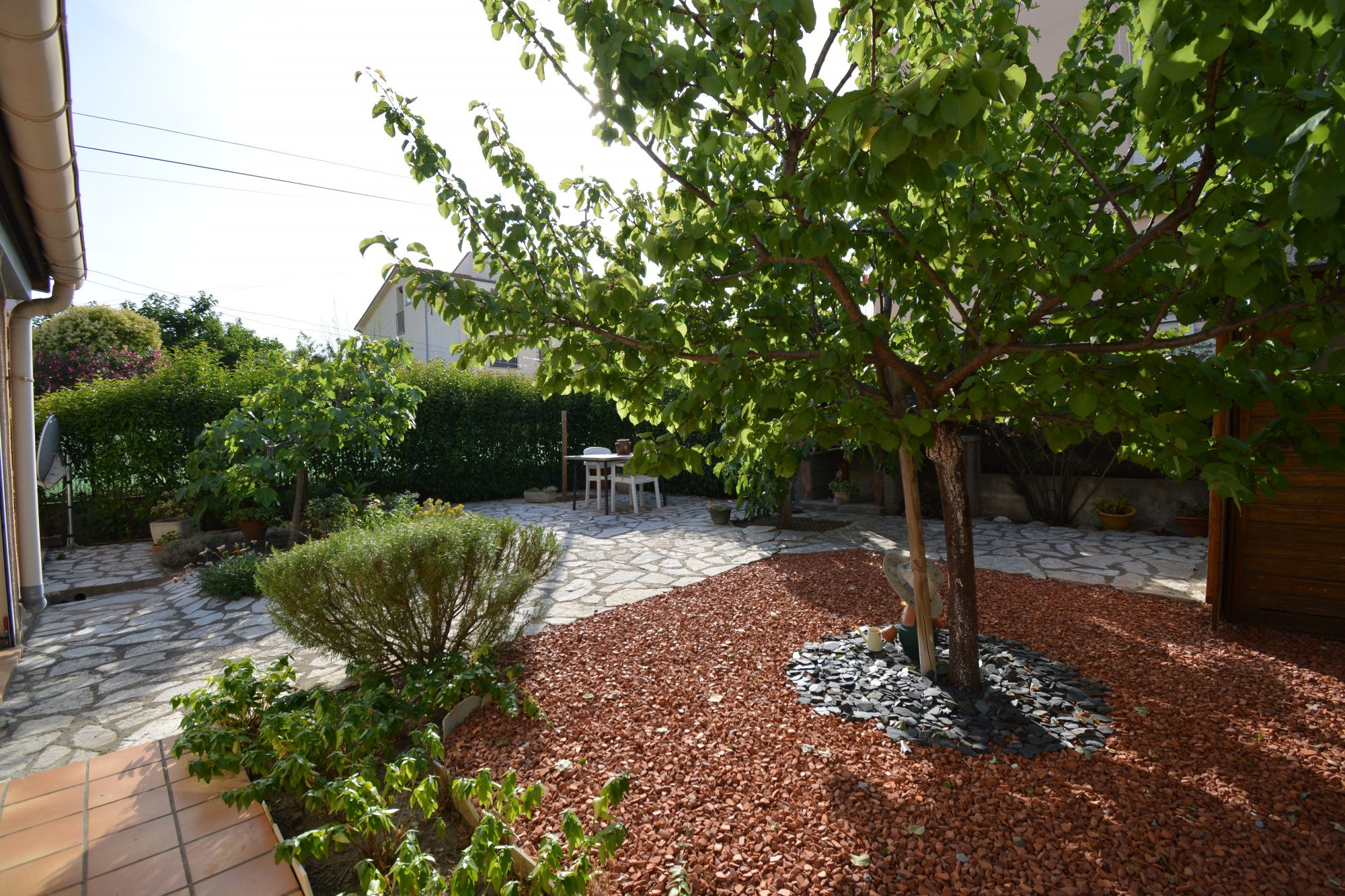 Ground floor apartment with garage and garden 110m² 3
