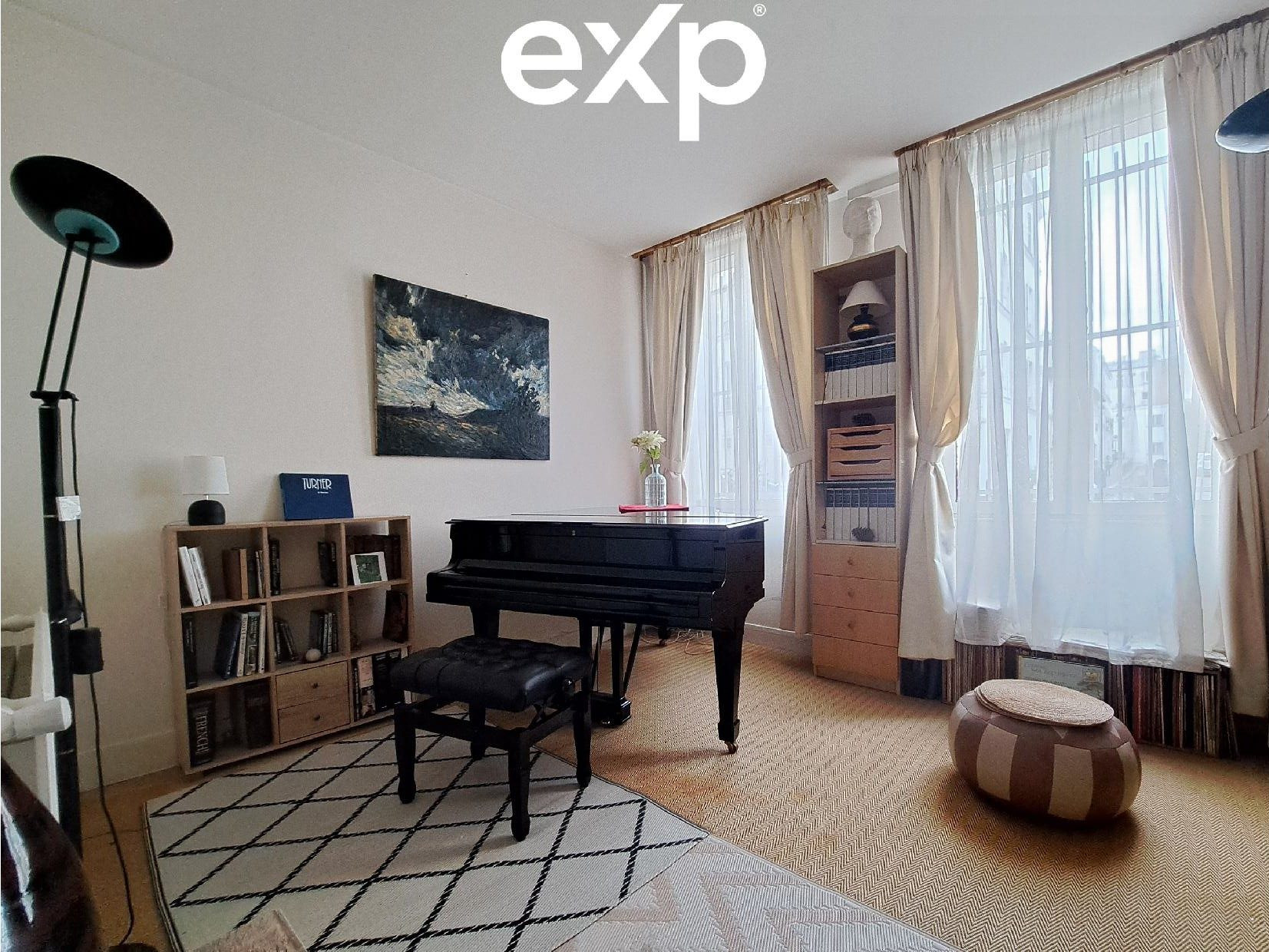 MONTMARTRE - RUE LEPIC – Un esprit de maison avec jardin privatif et souplex