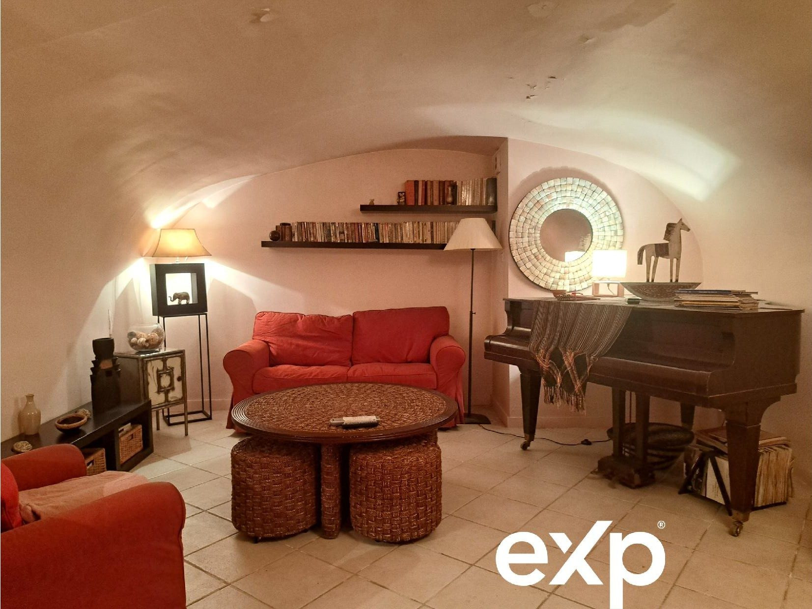 MONTMARTRE - RUE LEPIC – Un esprit de maison avec jardin privatif et souplex