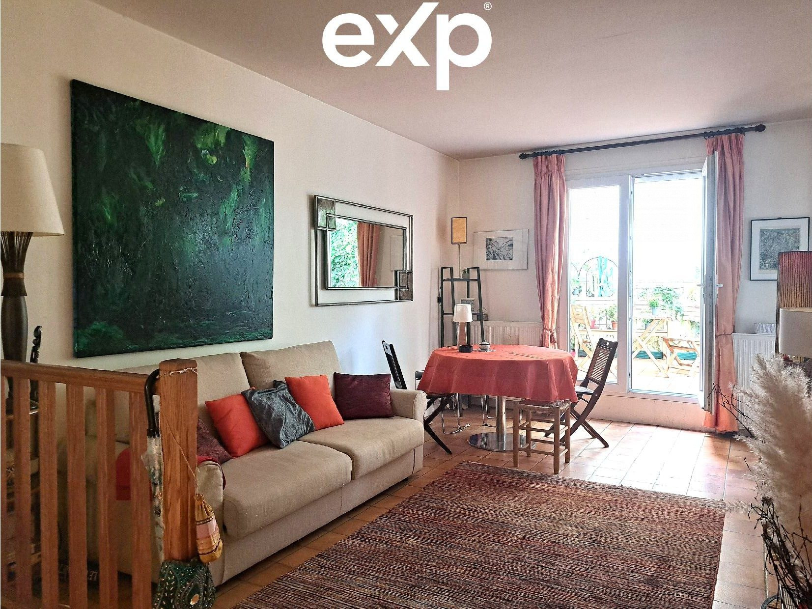 MONTMARTRE - RUE LEPIC – Un esprit de maison avec jardin privatif et souplex
