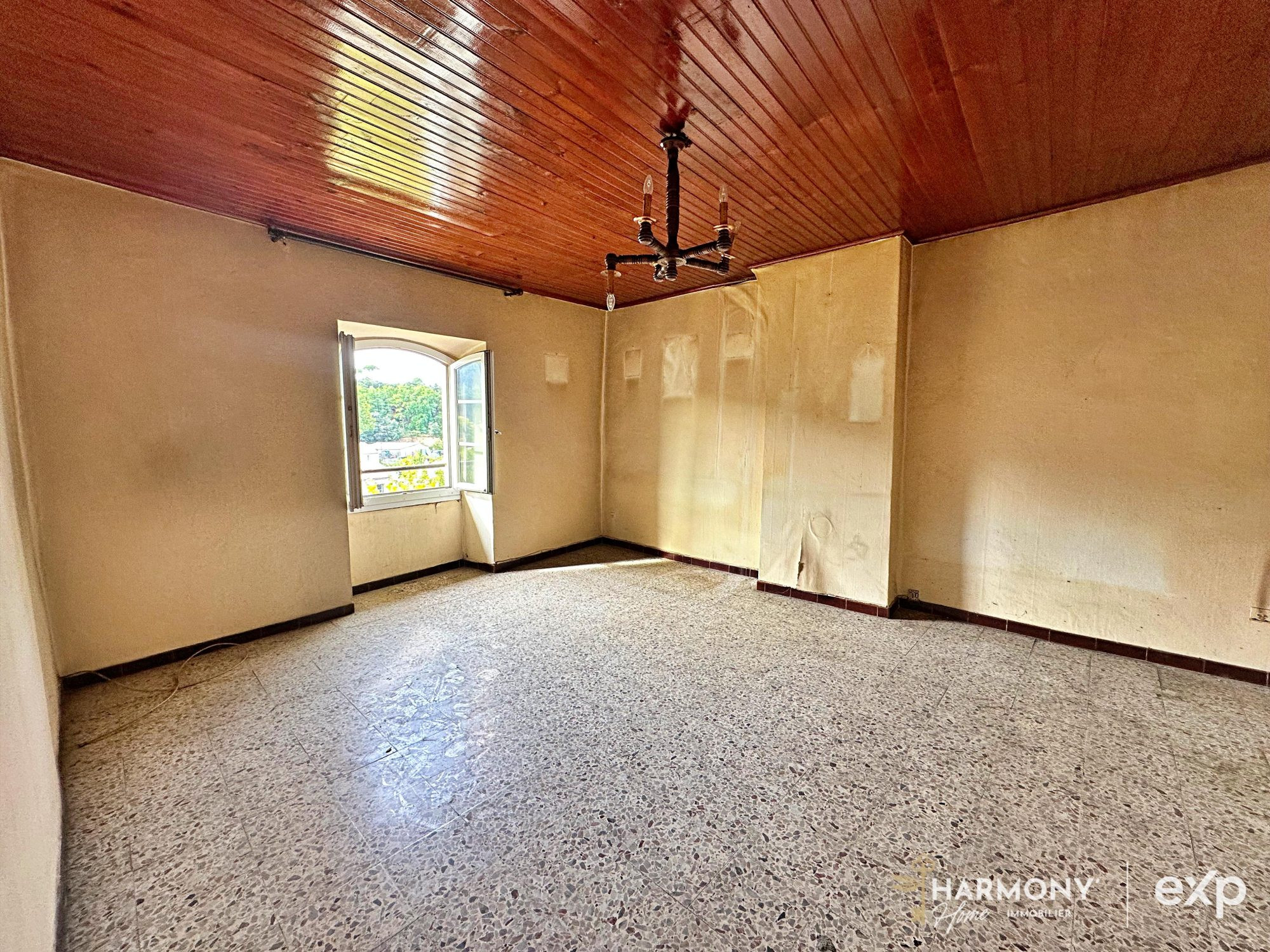 JOUQUES – Appartement T4 de 66 m² à rénover