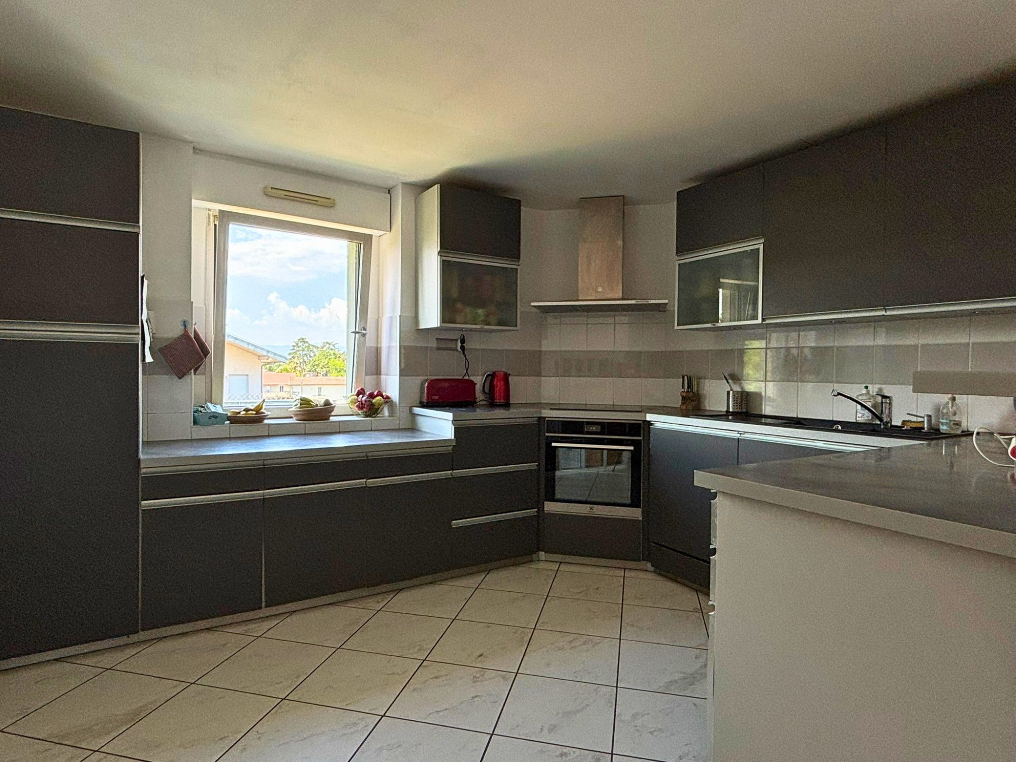 T4 Duplex Lumineux de 102 m² - 3 chambres aux Portes de Genève