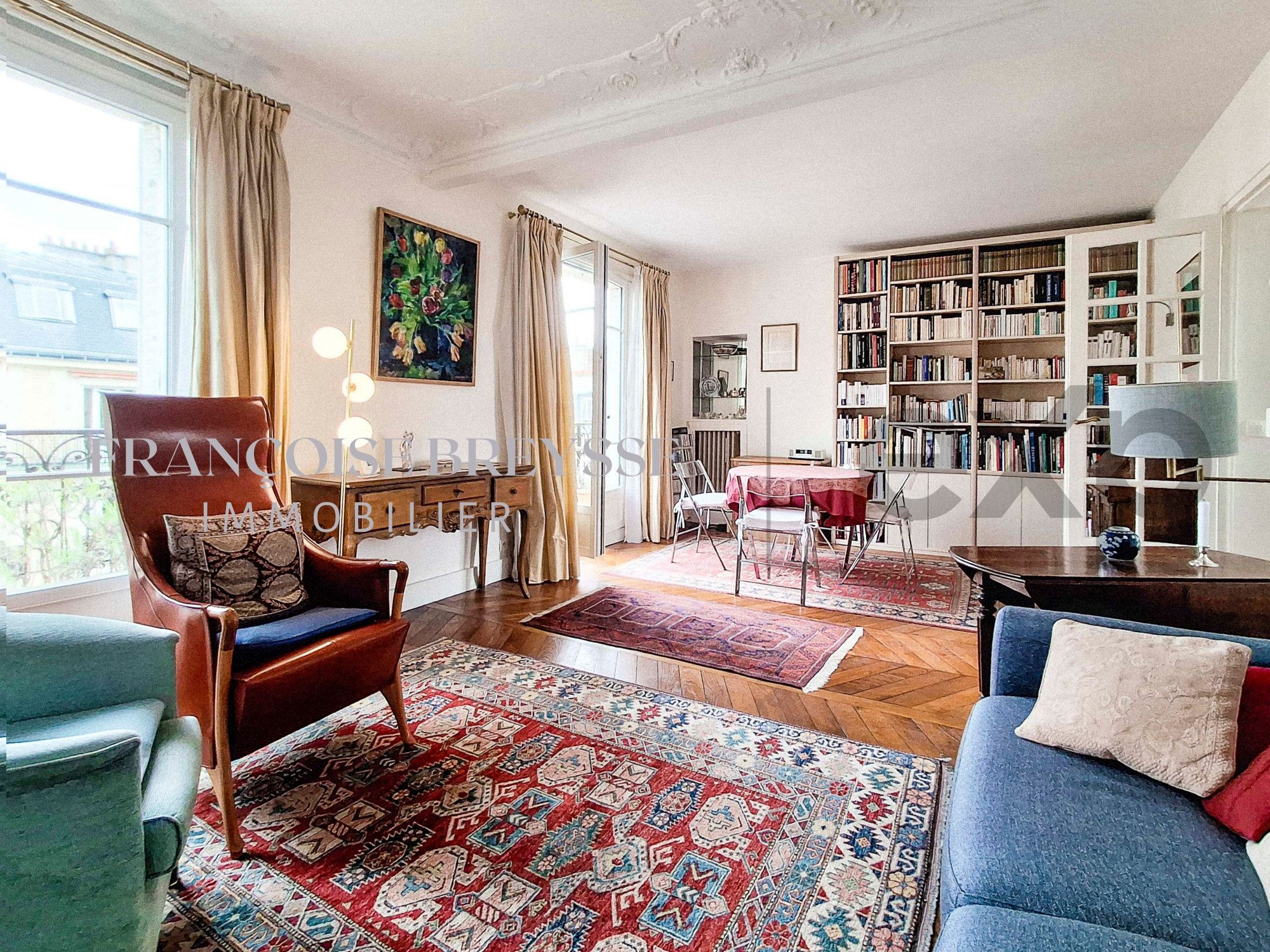 Paris 16e – Auteuil | Appartement de caractère avec balcon filant, étage élevé et ascenseur