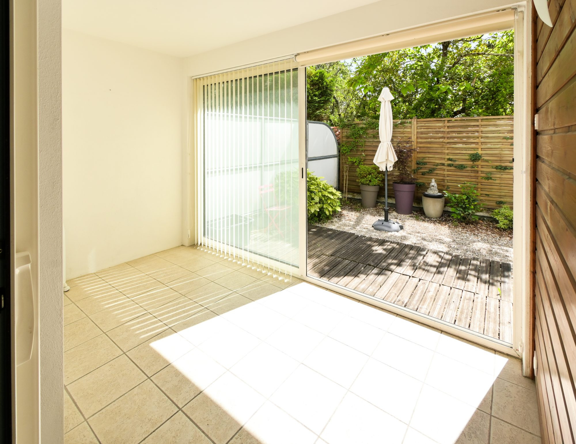 Appartement T2 en rez-de-chaussée avec extérieur, cave et stationnement – Royan