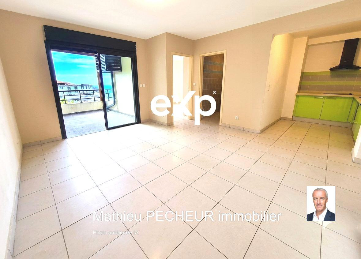 Saint-Denis / Bellepierre / à 2 pas du C.H.U. / Appartement T2 de 61 m2 utiles incluant 50 m2 habitables (environ) et une Varangue de 11 m2 avec vue dégagée + 1 Parking