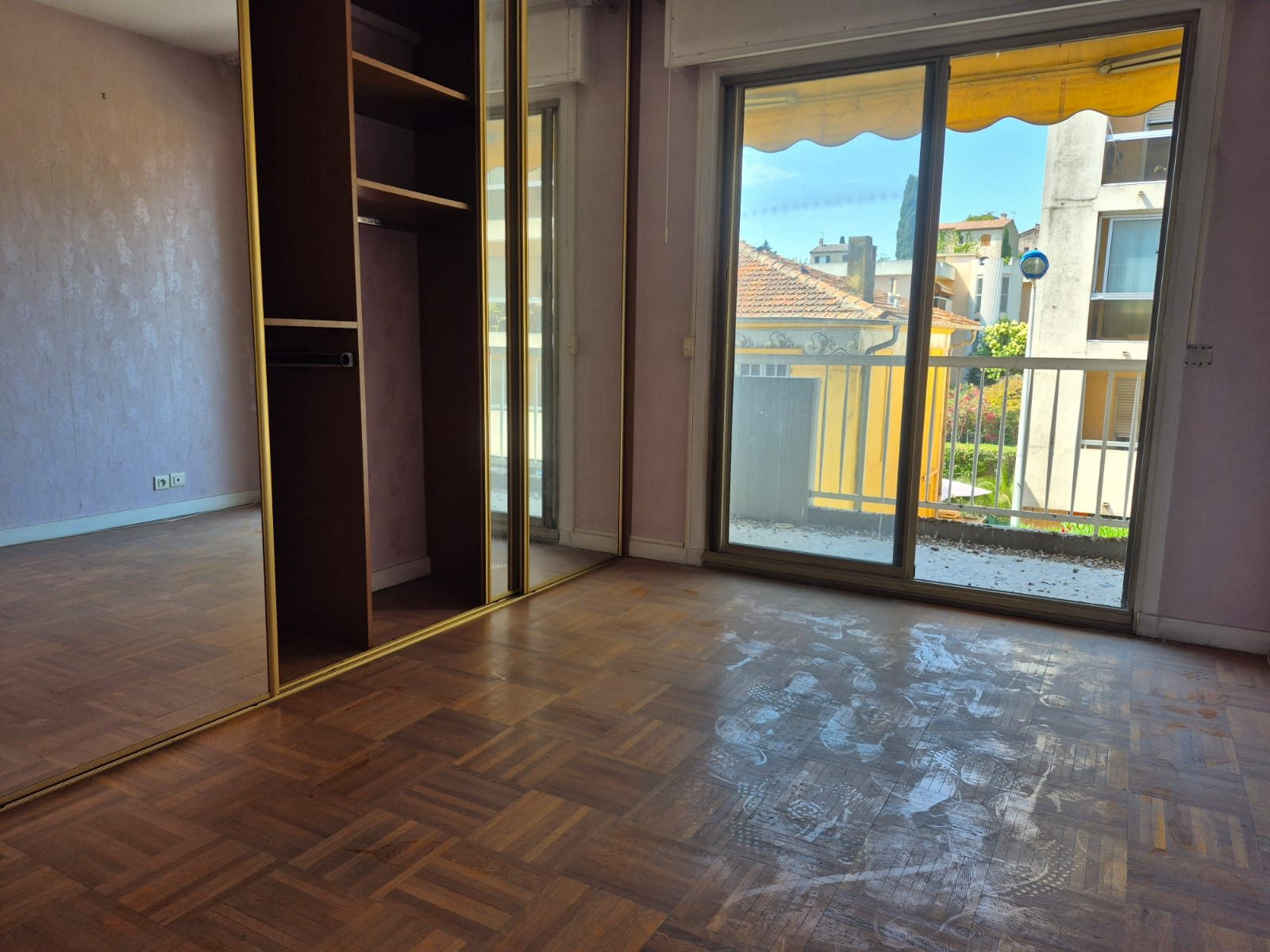 3-Room Apartment of 60.72 m² to Renovate with Cellar, Parking, Balcony and Terrace 3