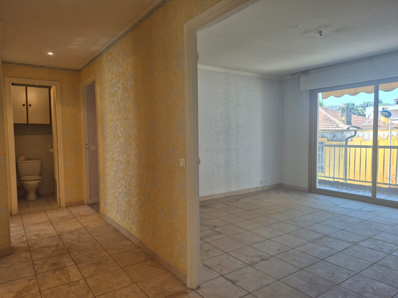 T3 de 60,72 m² à rénover avec cave, parking, balcon et terrasse