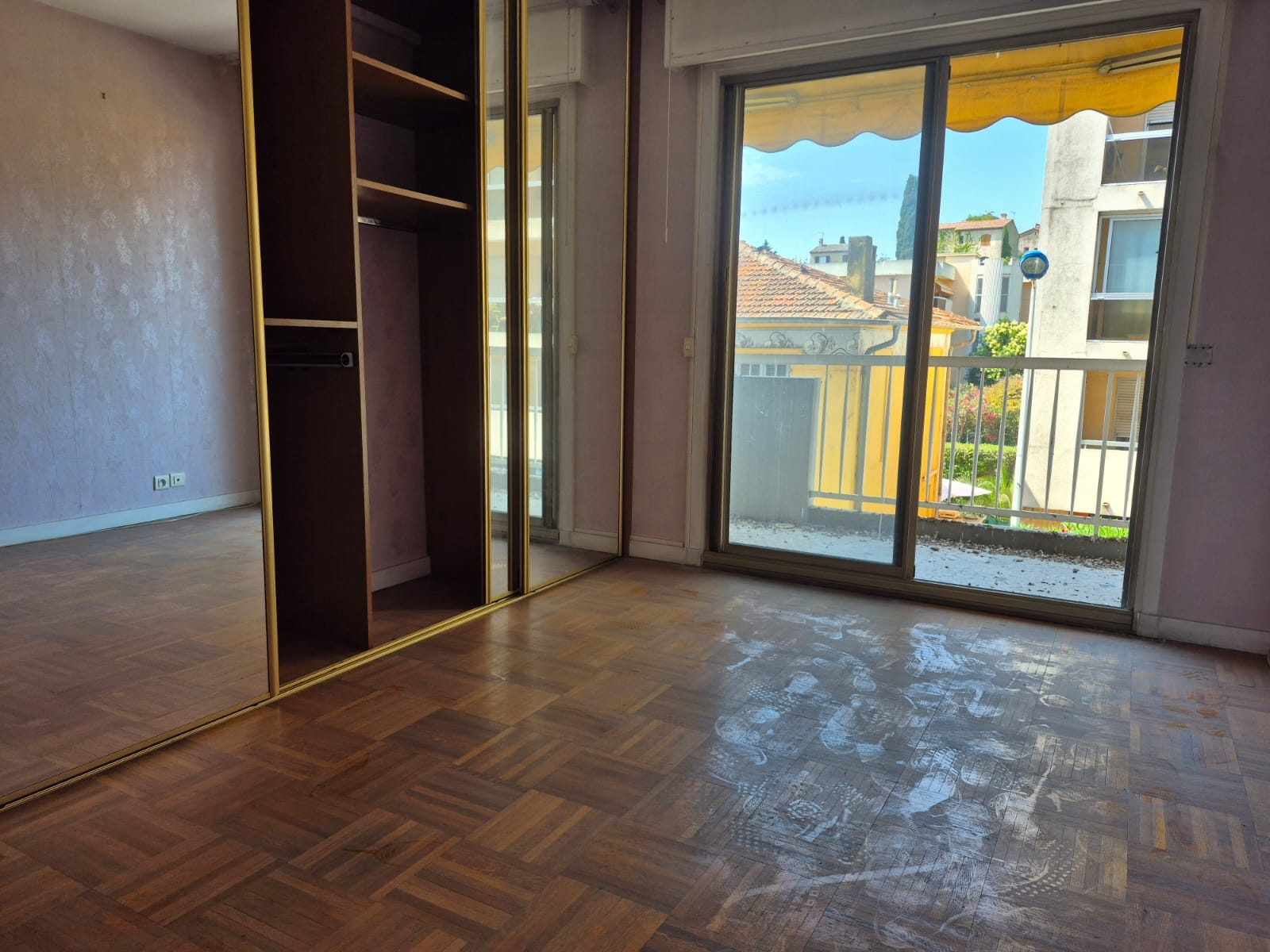 T3 de 60,72 m² à rénover avec cave, parking, balcon et terrasse