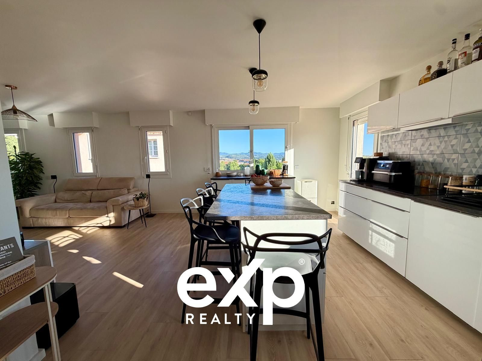 T3/4 Through Apartment – TOP FLOOR – Downtown Aix – 2 Terraces 4