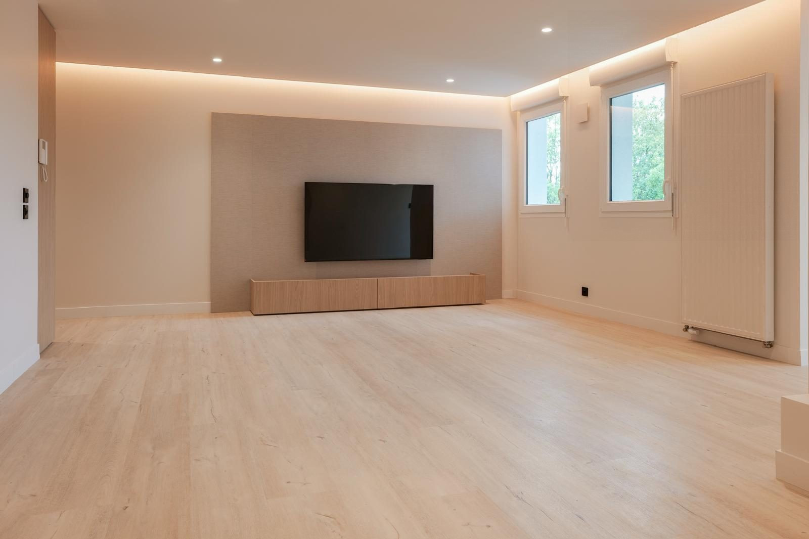 Renovated 4-room apartment in Annecy-le-Vieux with balcony, elevator and parking 2