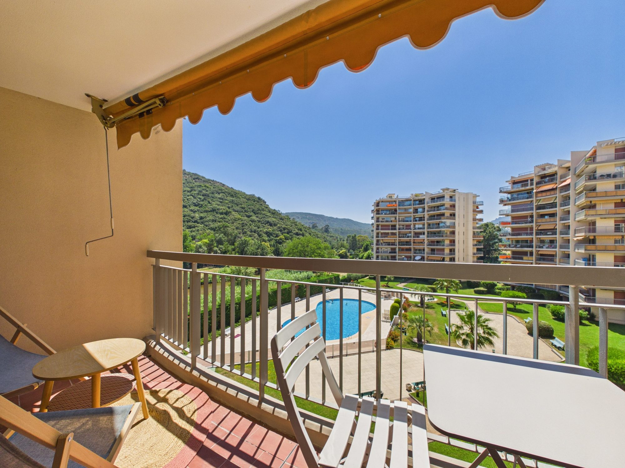 T2 de 46 m² avec terrasse et cave - Résidence avec piscine
