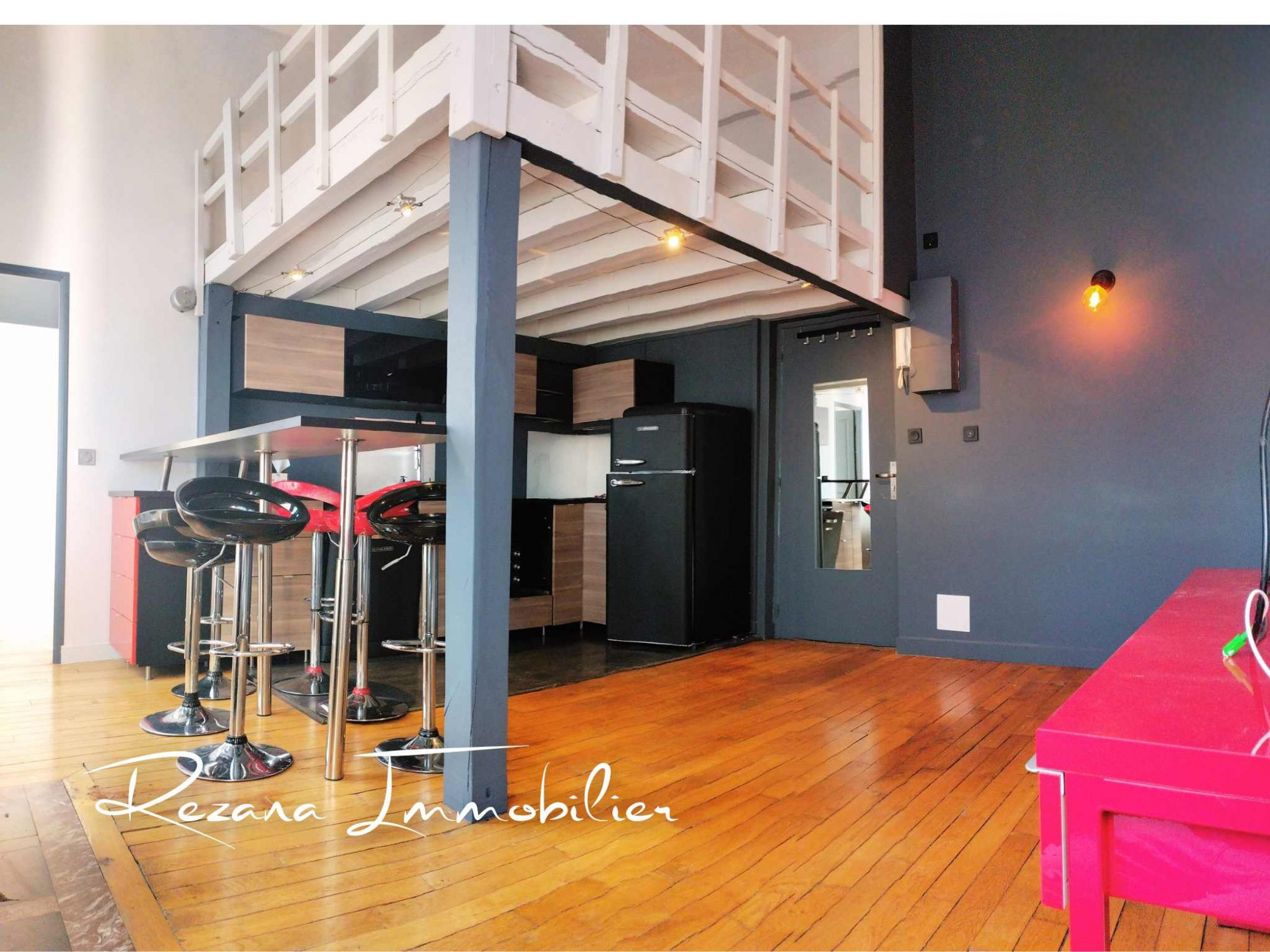 Charming renovated apartment with 18 m² closed garage in Héricy 3