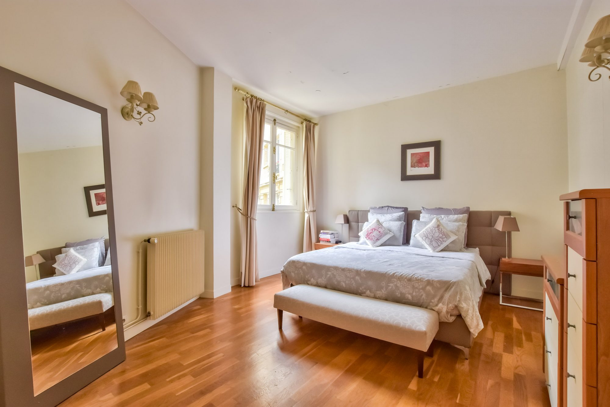 Apartment for sale in Paris, 246 m²