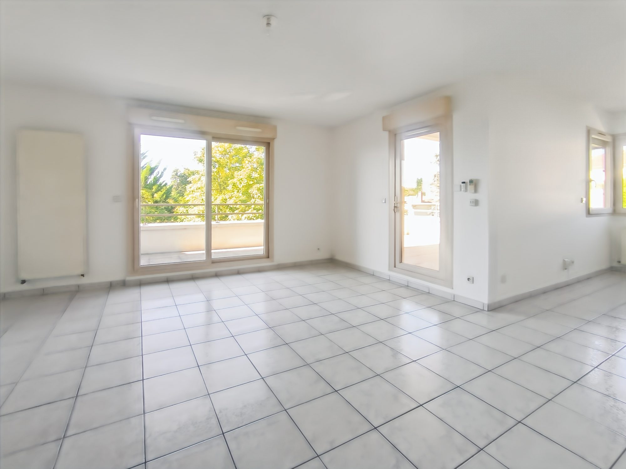 Exceptional Duplex – 140 m² living space (172 m² total) – Terrace, garage, parking – Mongré area 4
