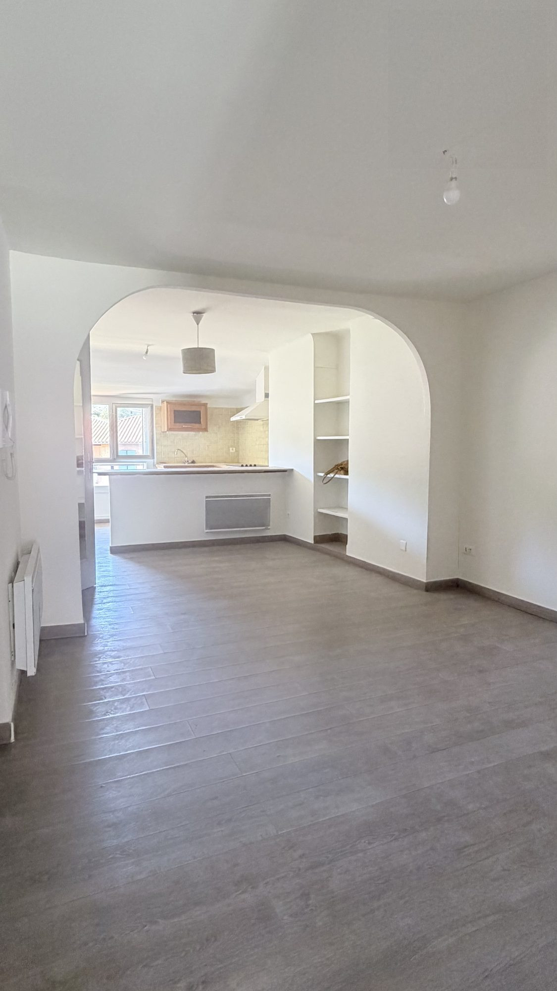 3-bedroom 72m² + studio to renovate - entire top floor - heart of town 4