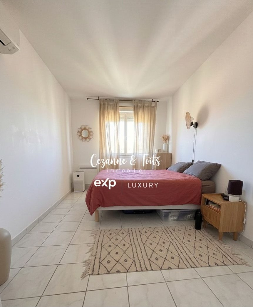 AIX – 600 m from La Rotonde | T2, terrace, parking box, sold with tenant 2
