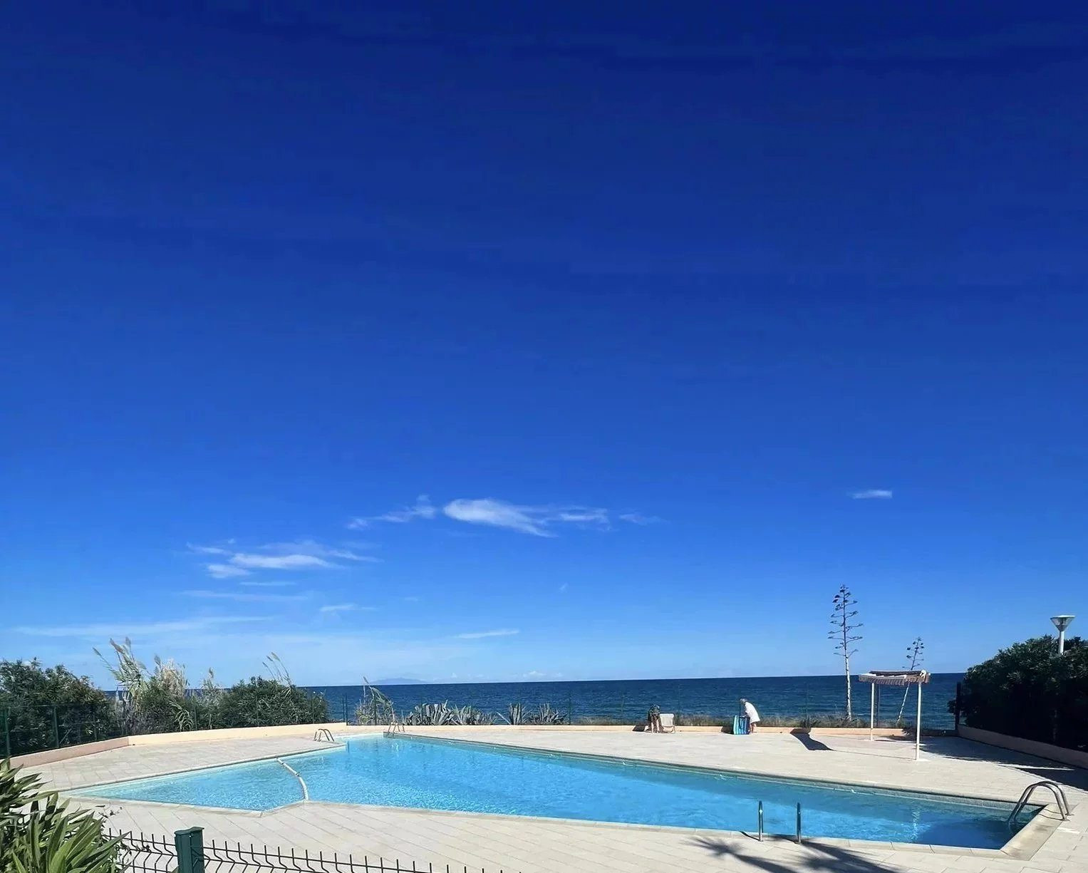 EXCLUSIVITÉ Studio rénové dans résidence avec piscine