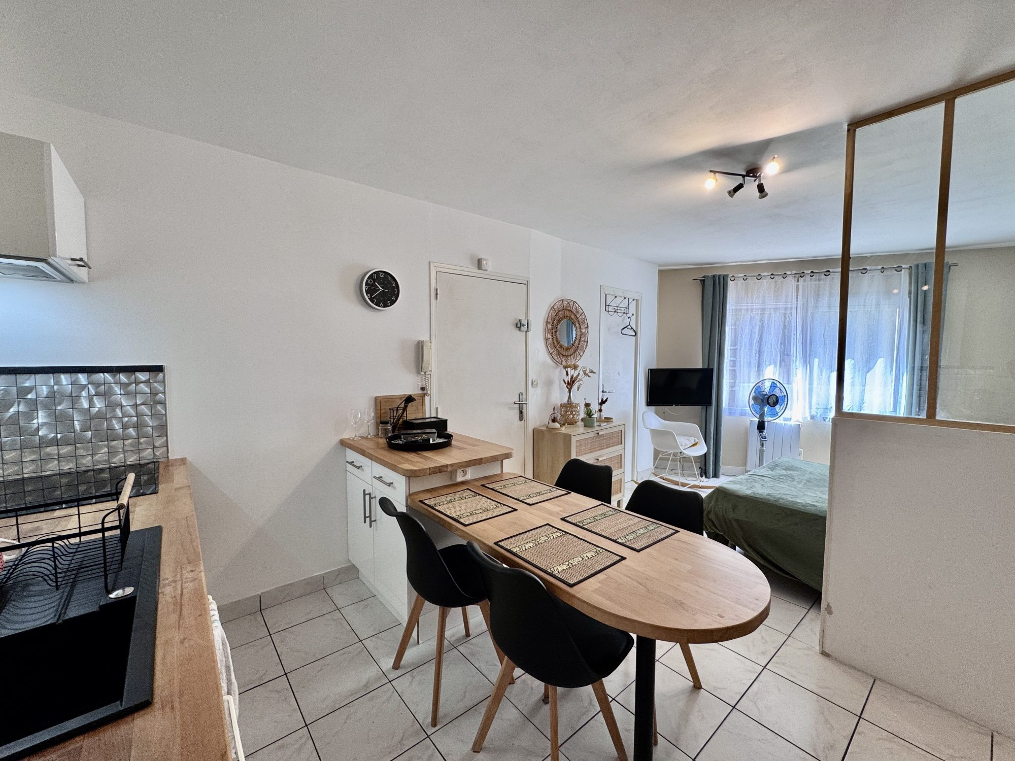 Studio 28 m² rénové à Pornichet hyper centre, meublé, loué 700 €/mois, aucun travaux à prévoir