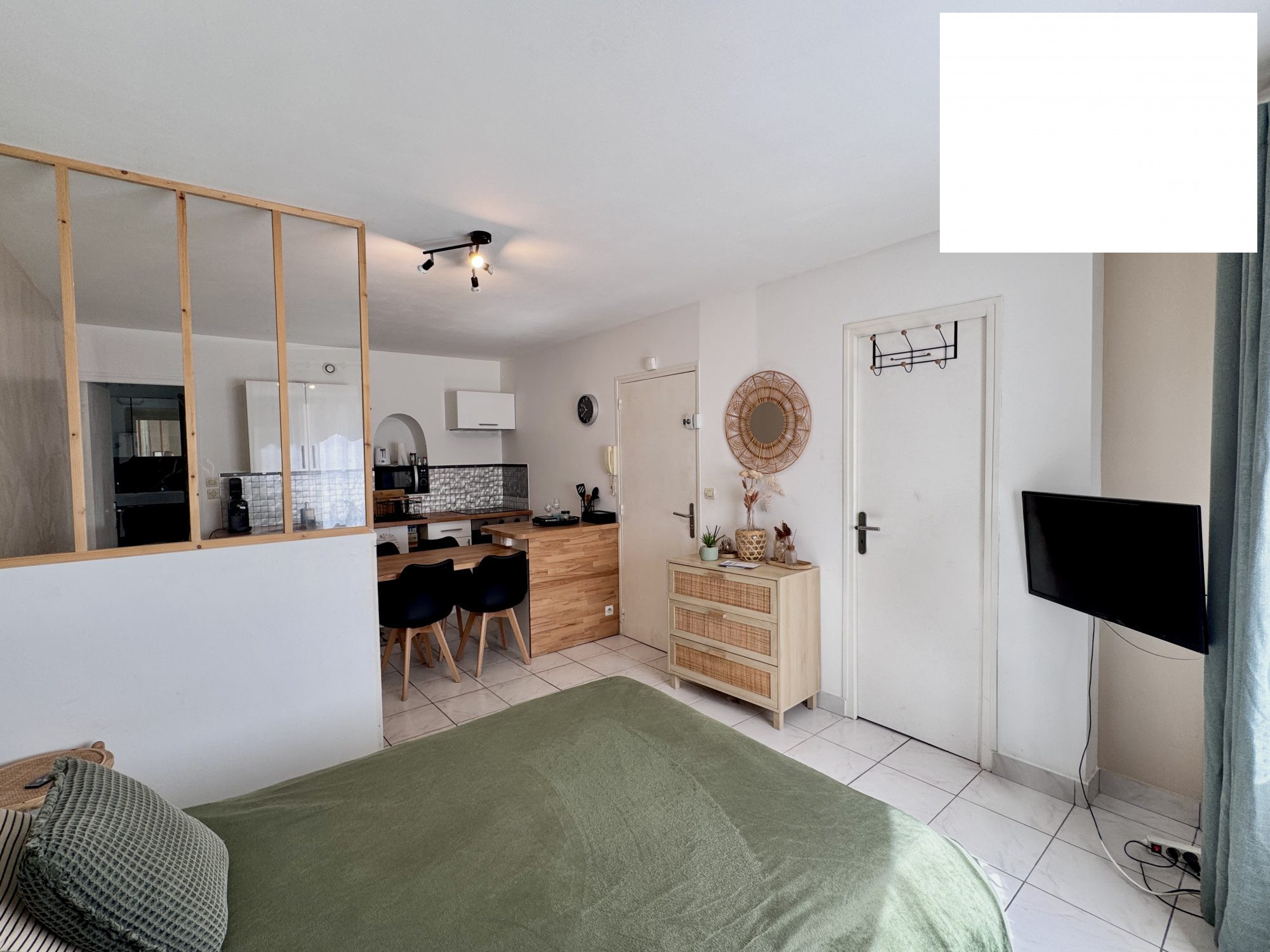 Studio rénové meublé, loué 700 €/mois – Pornichet centre.