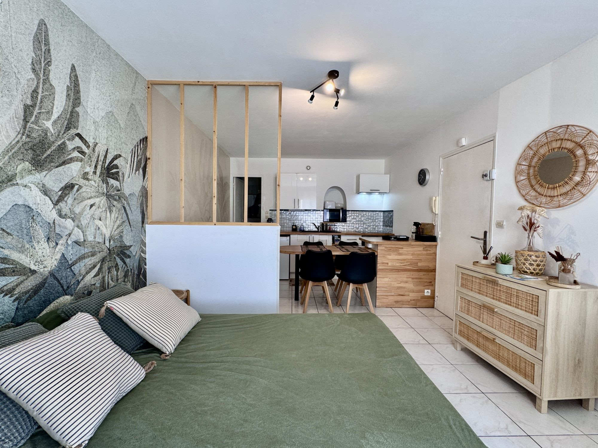 Studio 28 m² rénové à Pornichet hyper centre, meublé, loué 700 €/mois, aucun travaux à prévoir