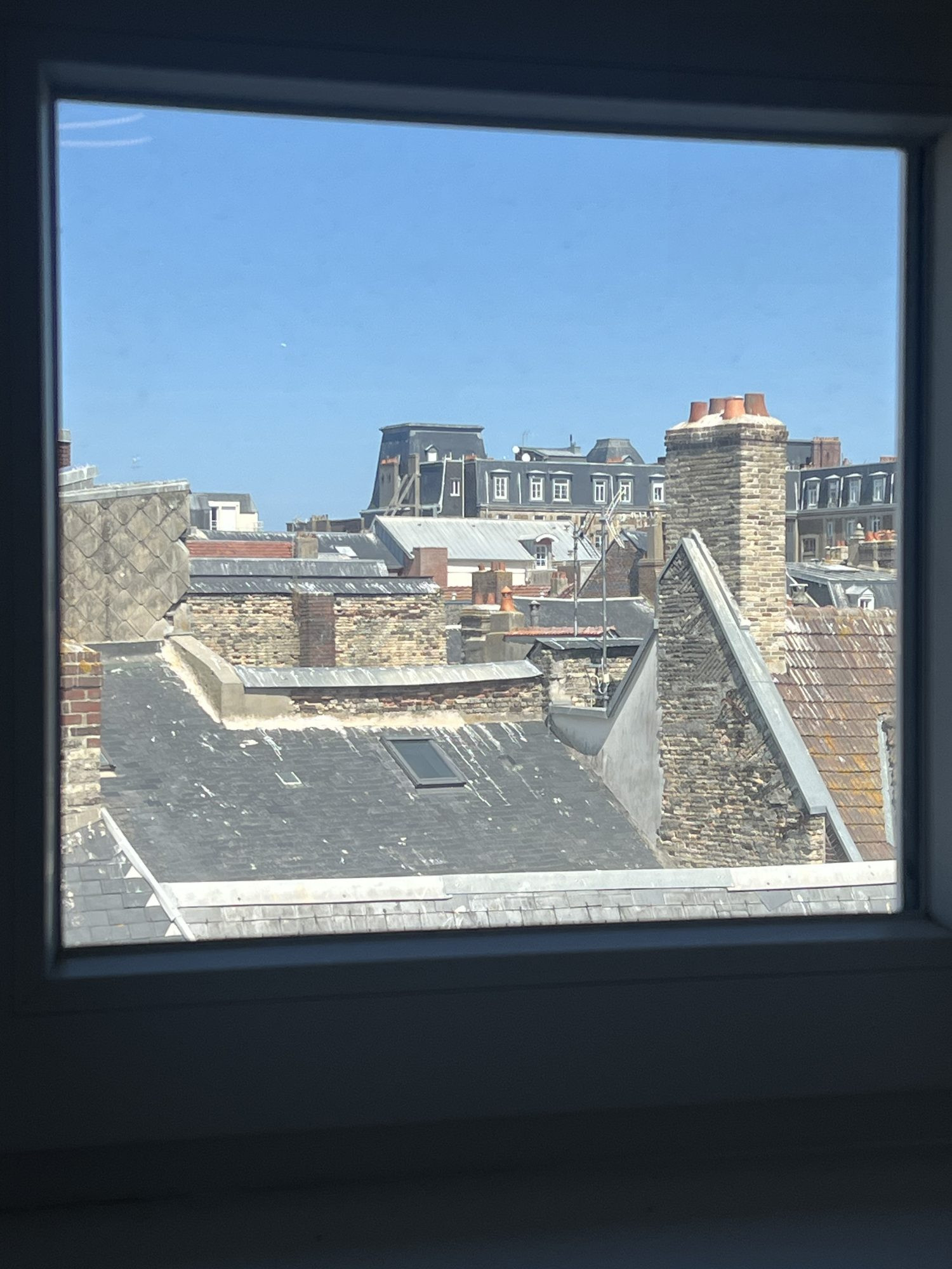 Studio coup de cœur au cœur de Dieppe – Entièrement rénové et vendu meublé