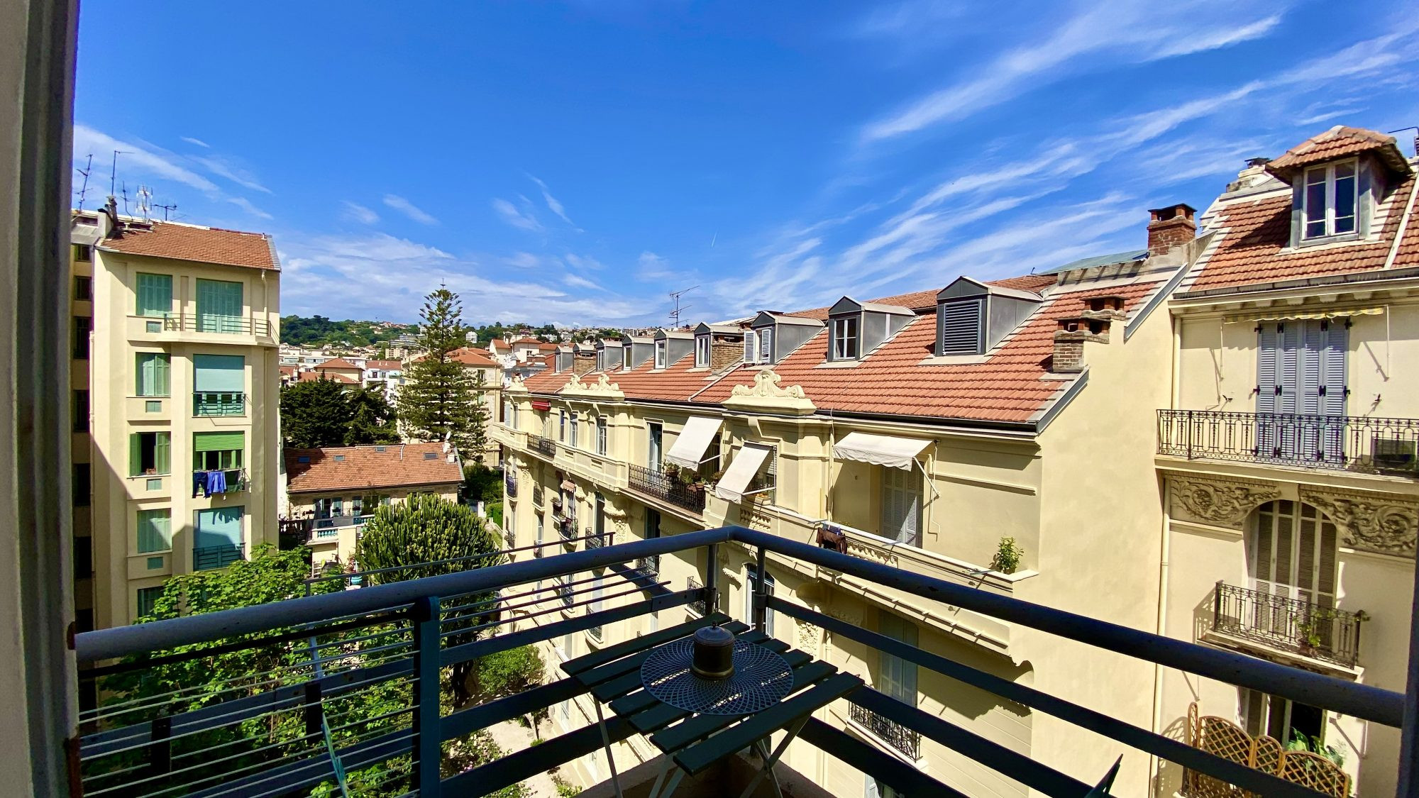A VENDRE STUDIO 27M2 - BALCON - OUEST
