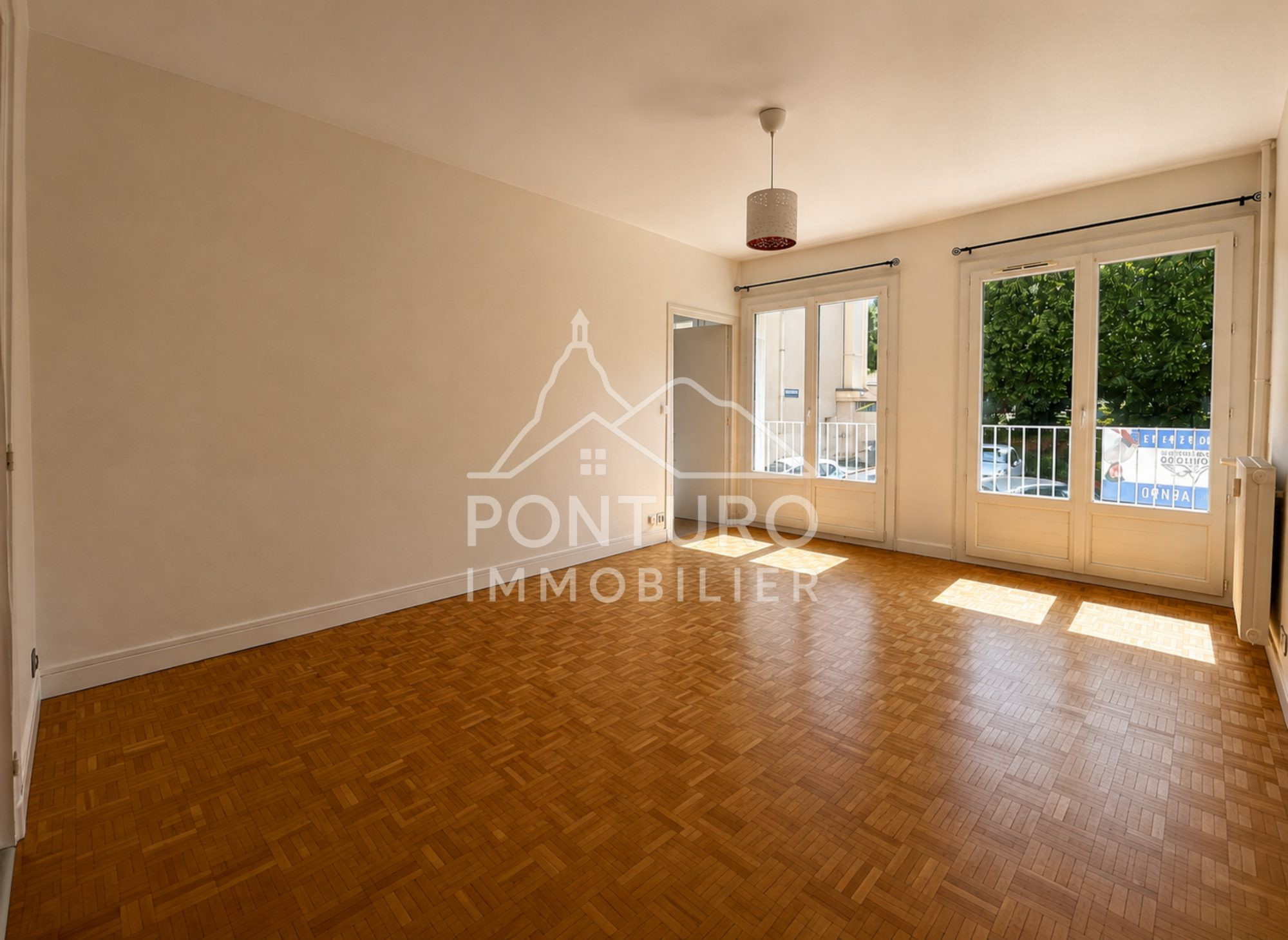 Appartement T5 rénové de 100 m² avec garage, cave et balcon