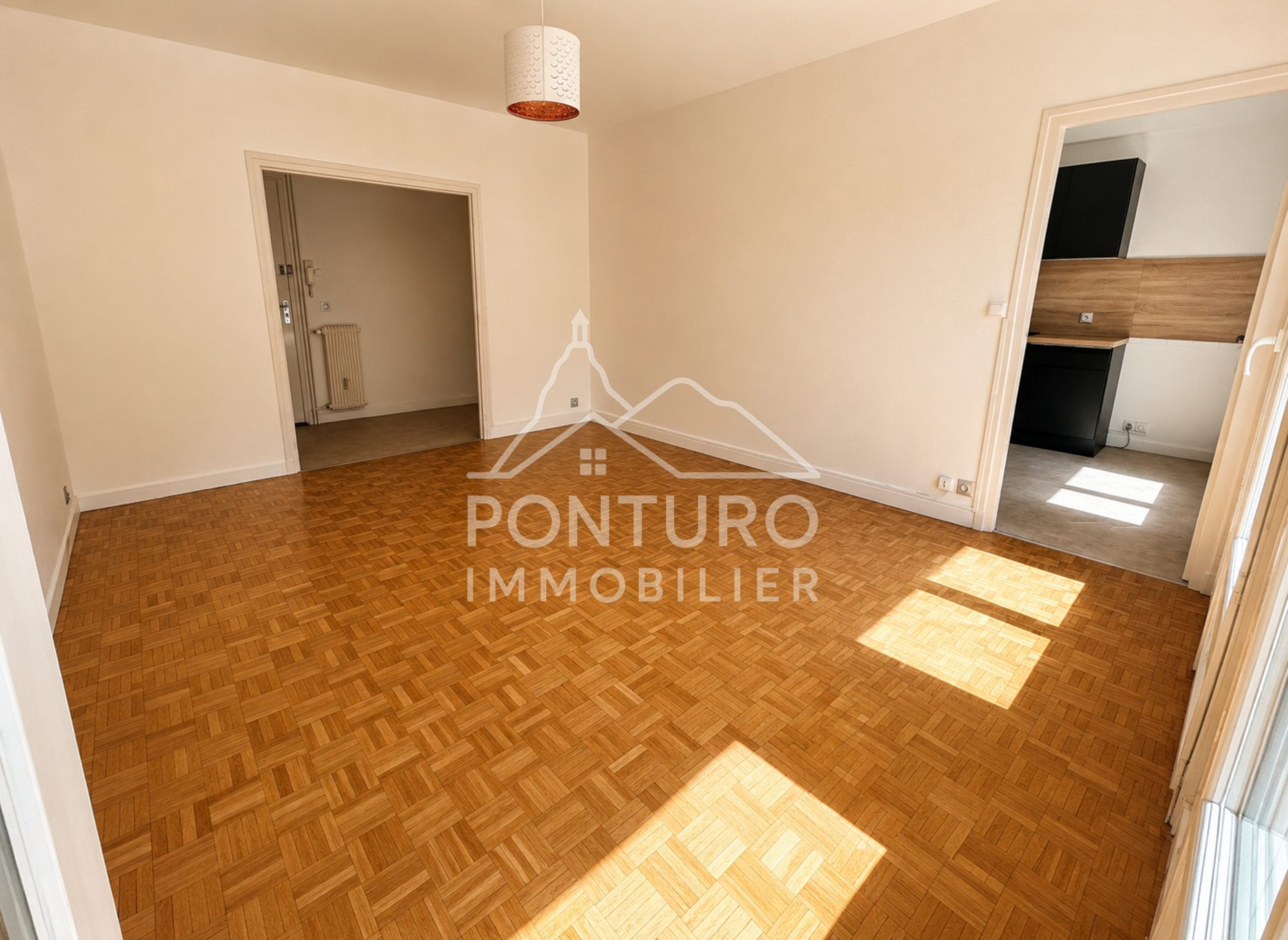 Appartement T5 rénové de 100 m² avec garage, cave et balcon