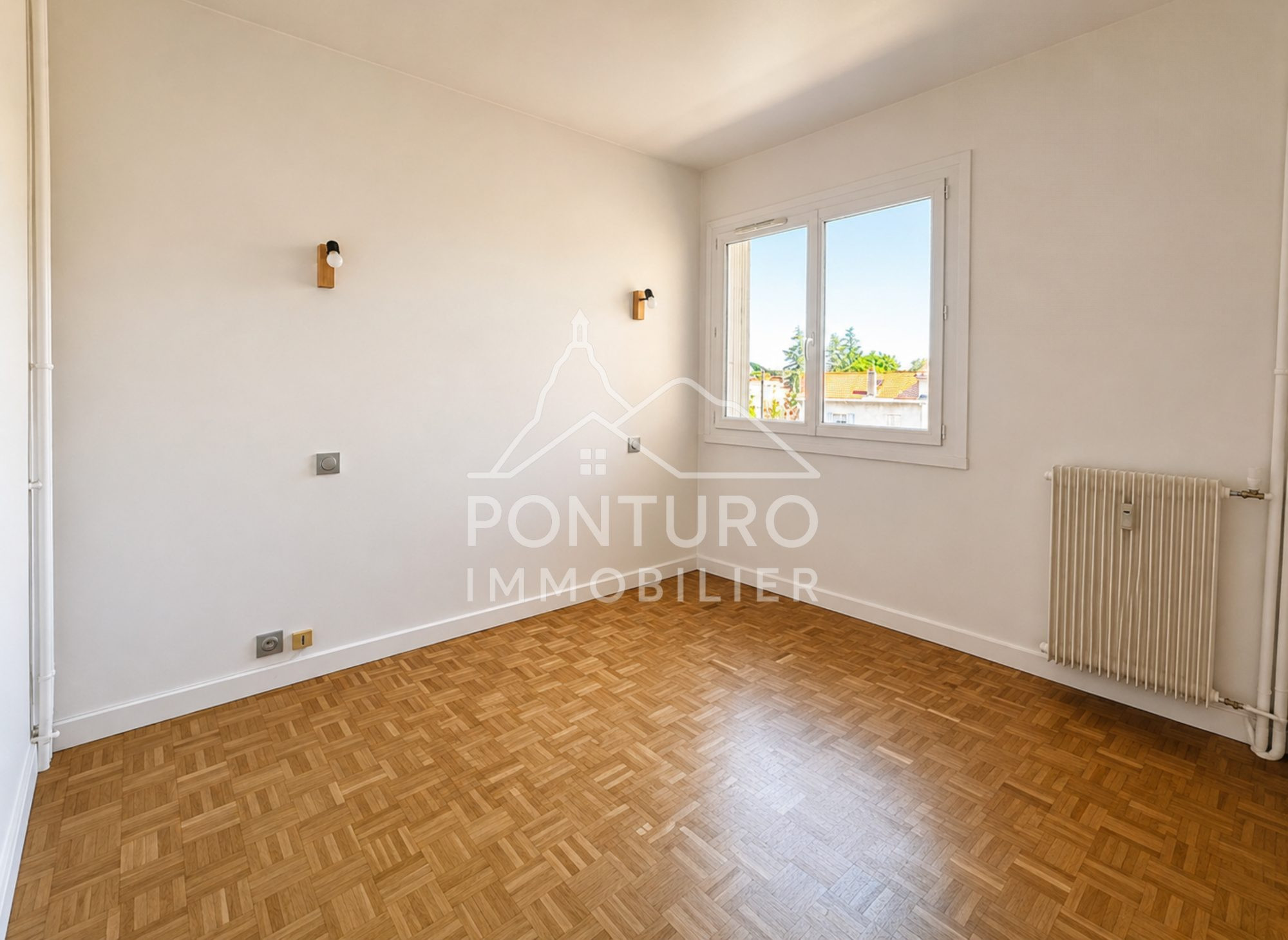 Appartement T5 rénové de 100 m² avec garage, cave et balcon