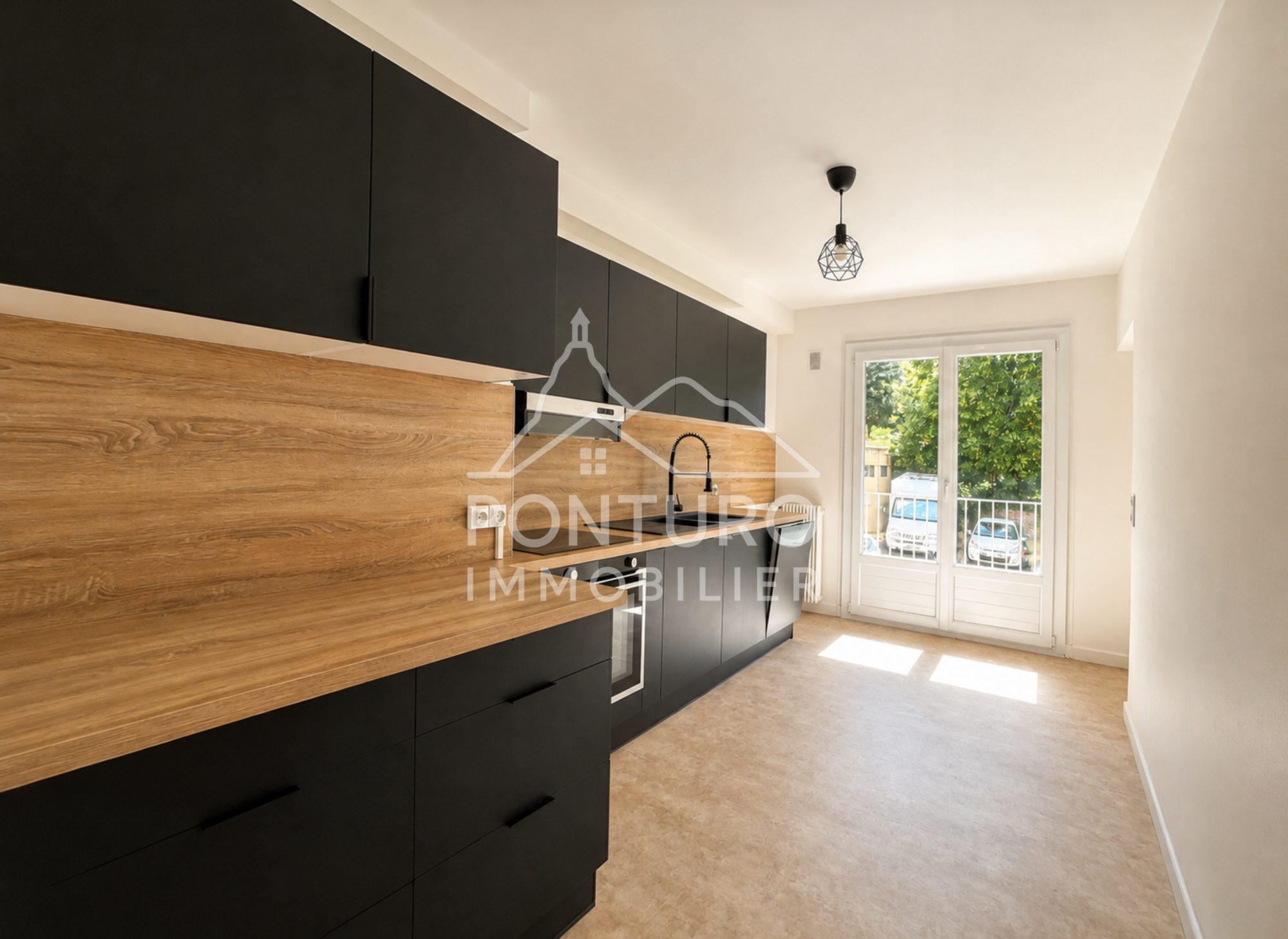 Appartement T5 rénové de 100 m² avec garage, cave et balcon