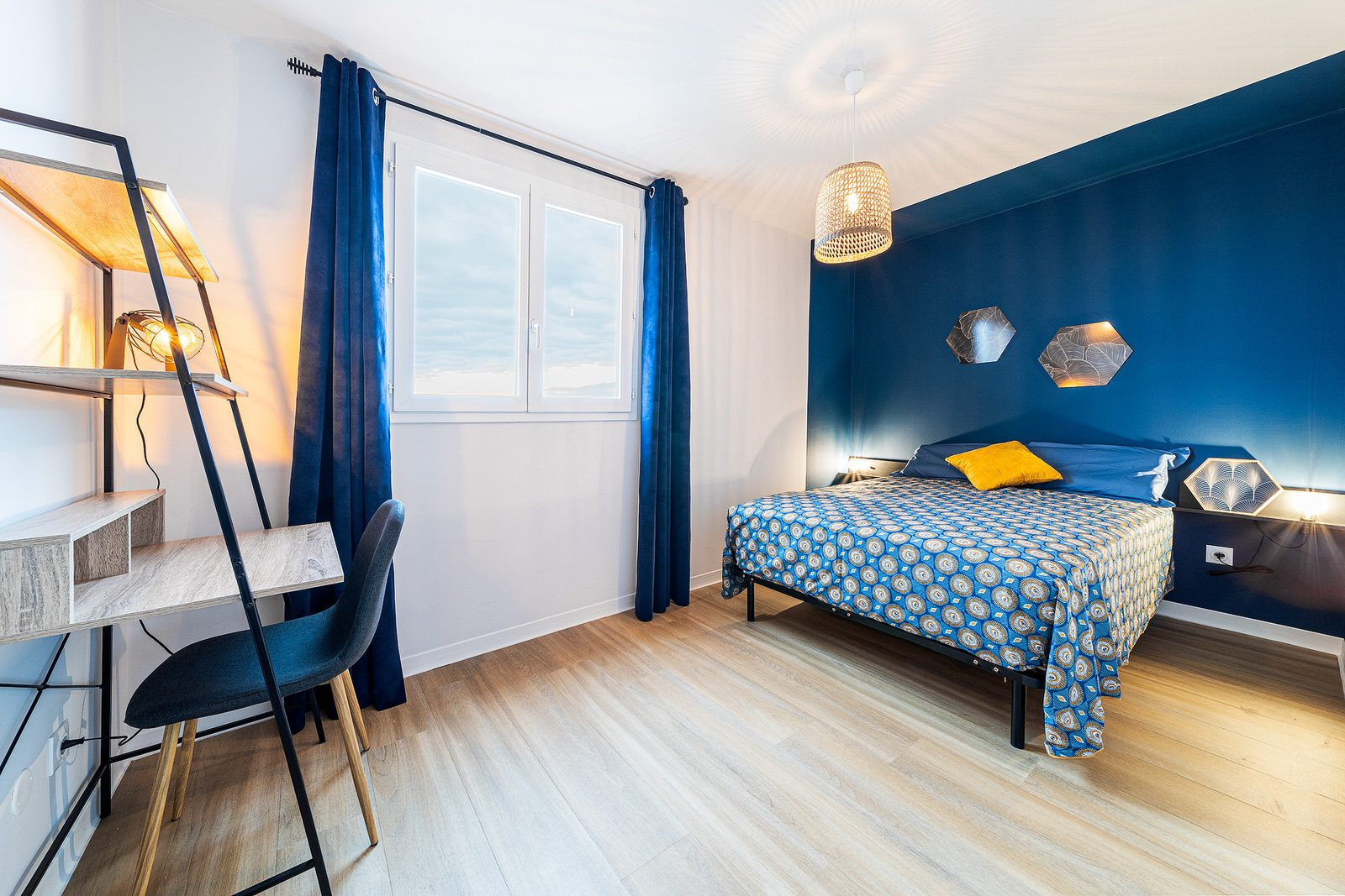 Superb renovated and furnished 4-bedroom apartment 3