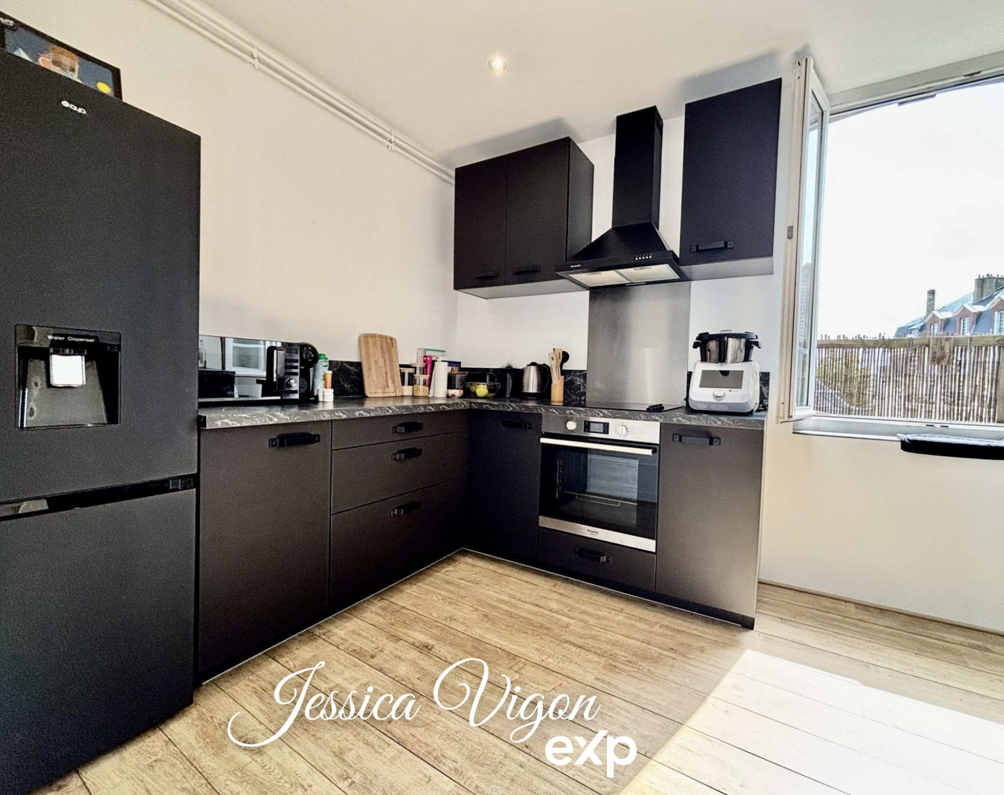 2/3 Room Apartment 56.63 m² – 1/2 Bedrooms – Charming Historic Character – Parquet Flooring, Fireplace – Le Havre 3