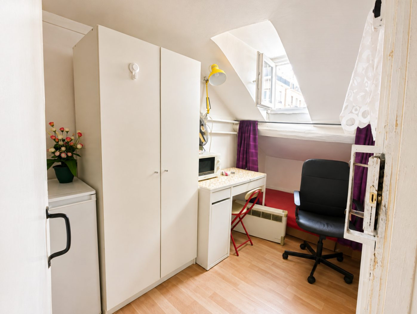 BATIGNOLLES – Rue Dulong – Chambre sous combles à réinventer