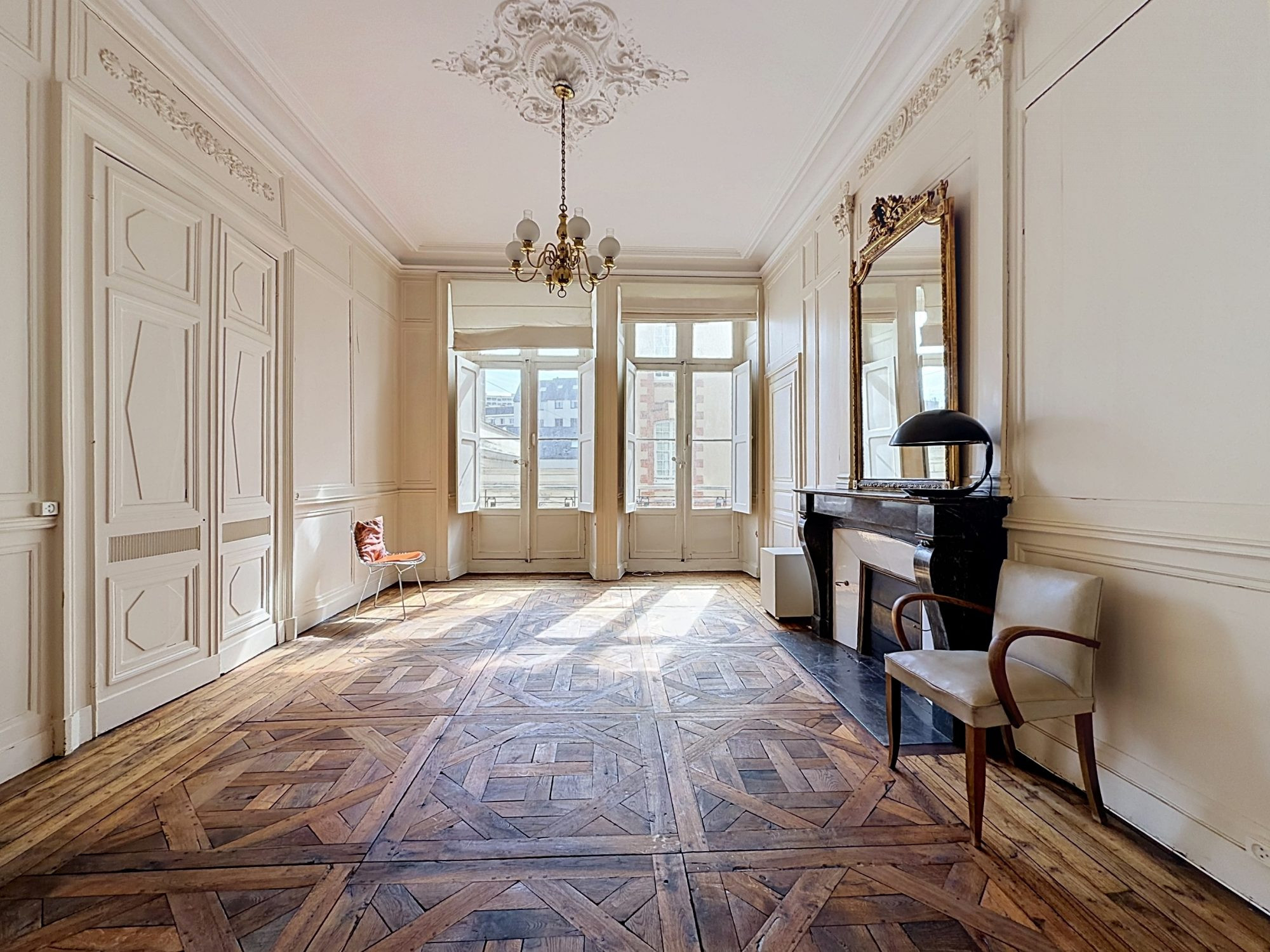 Rennes hypercentre – 79 m² – ascenseur – appartement ancien à rénover