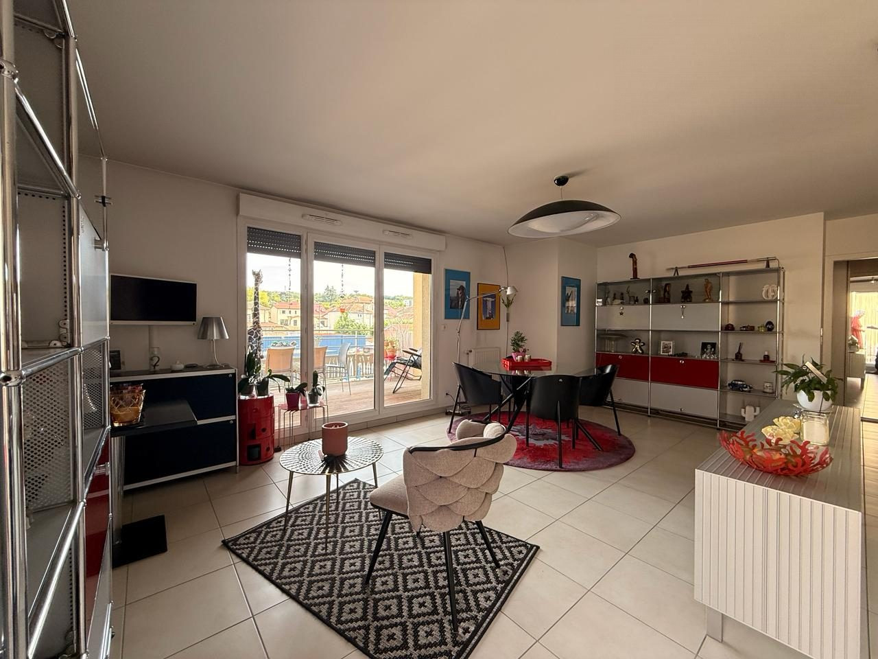 Apartment for sale in Neuville-sur-Saône, 66 m²
