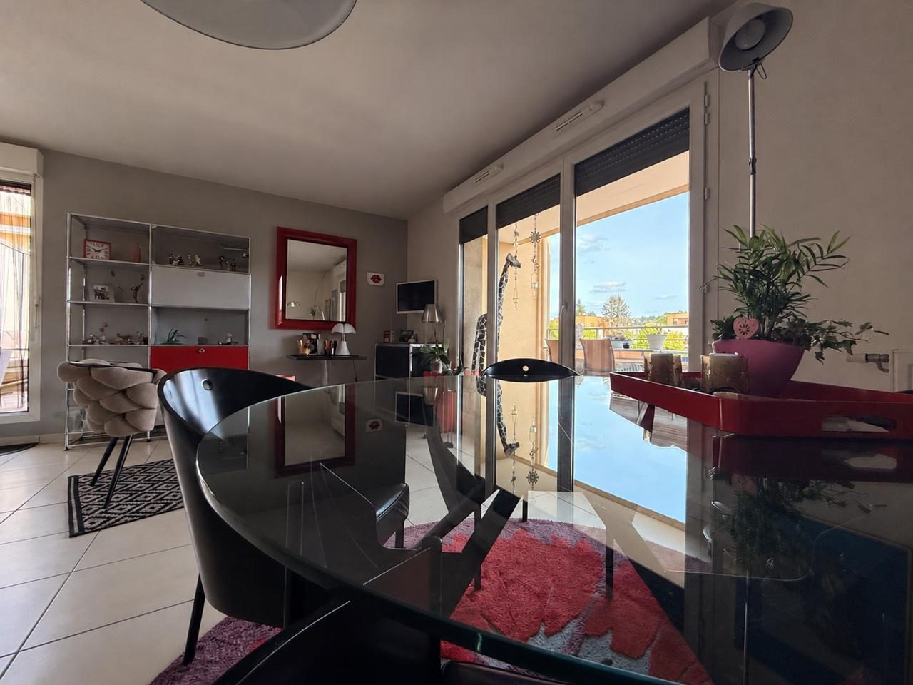 Apartment for sale in Neuville-sur-Saône, 66 m²