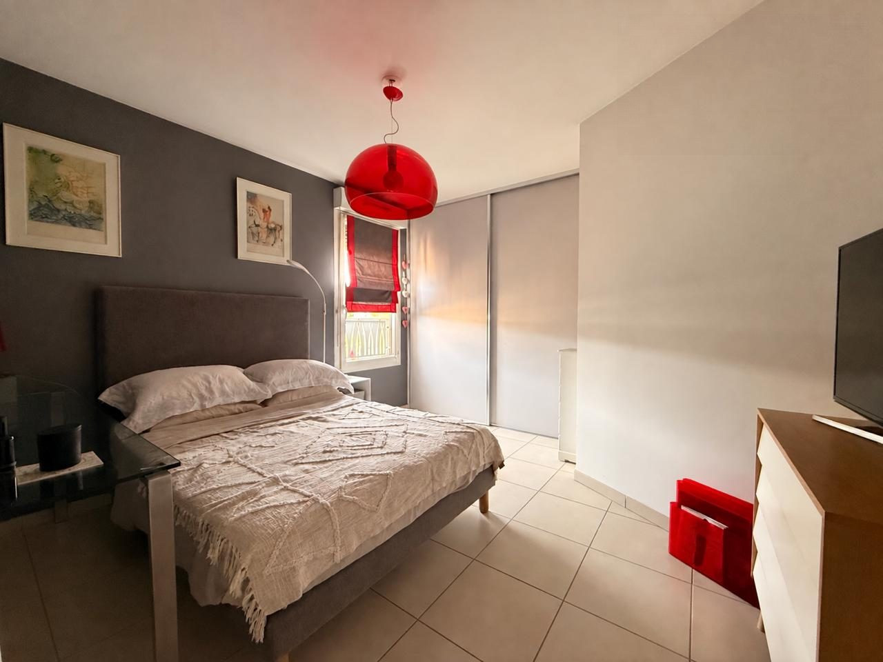 Apartment for sale in Neuville-sur-Saône, 66 m²