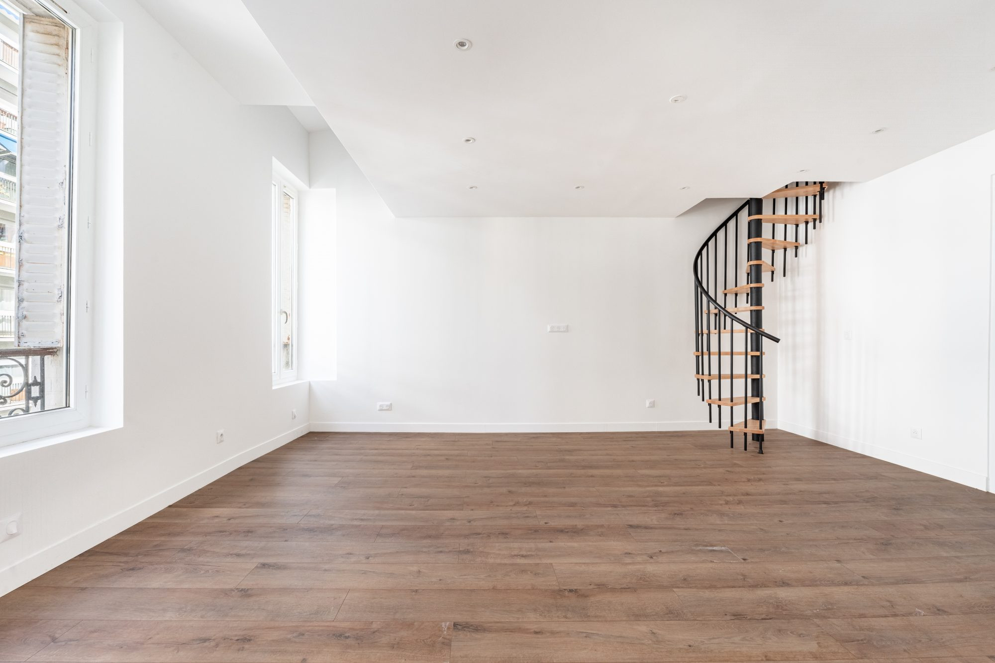 PARIS 18e – VAUVENARGUES | DUPLEX ATYPIQUE AU DERNIER ÉTAGE