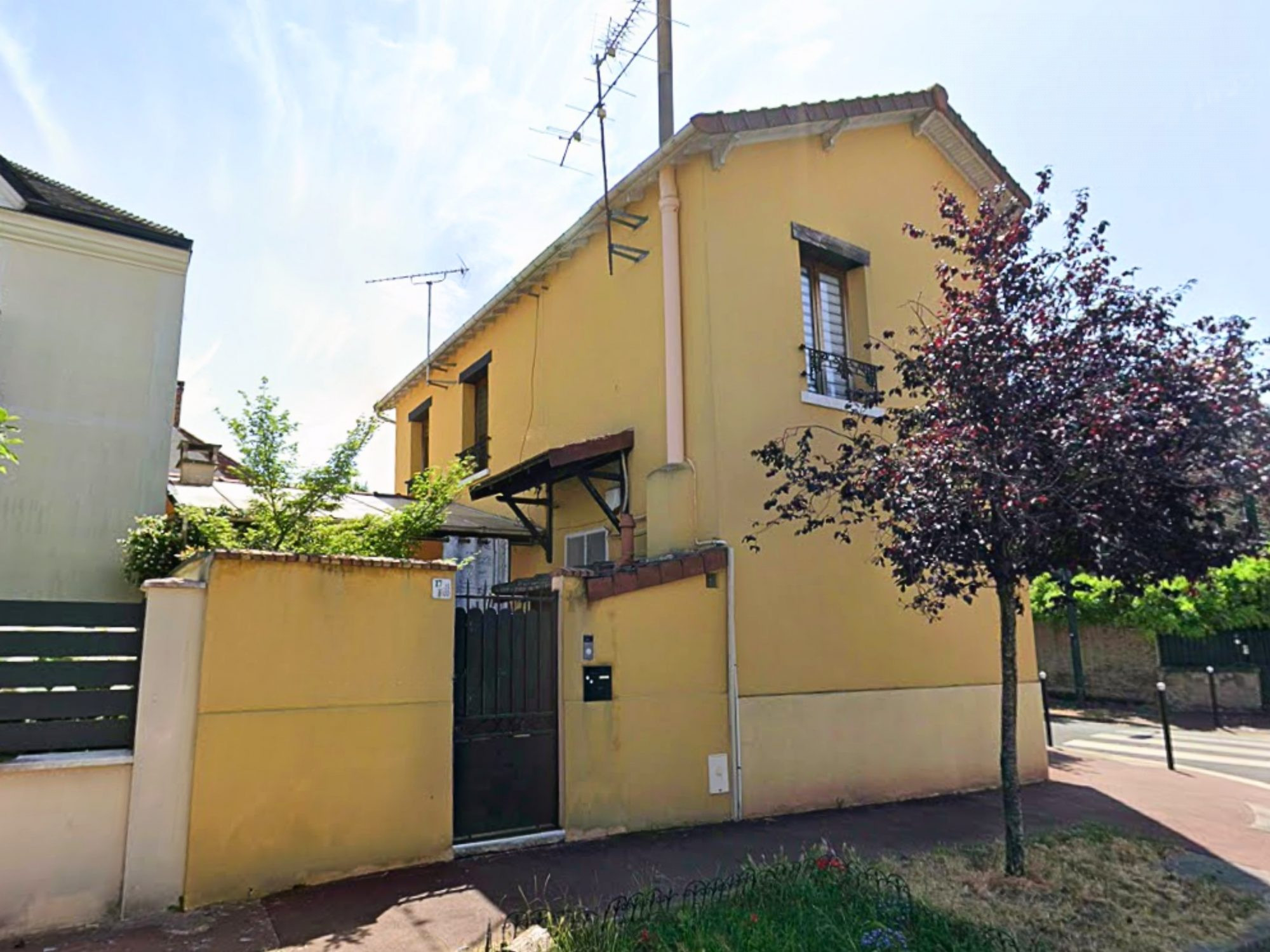 Esprit maison de ville avec cour privative de 30 m²