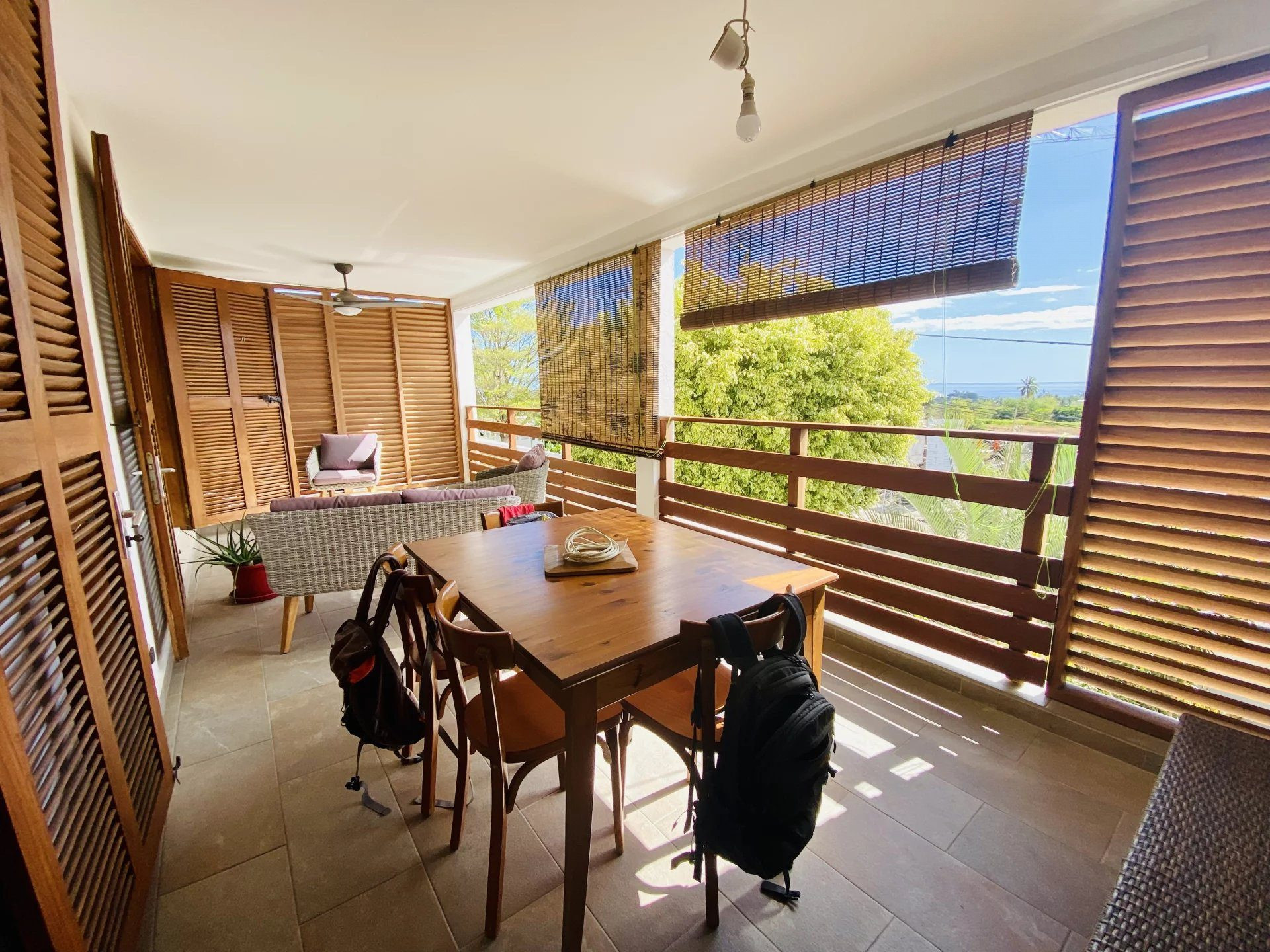 Somptueux Appartement en duplex avec Vue Mer à Saint-Gilles les Bains