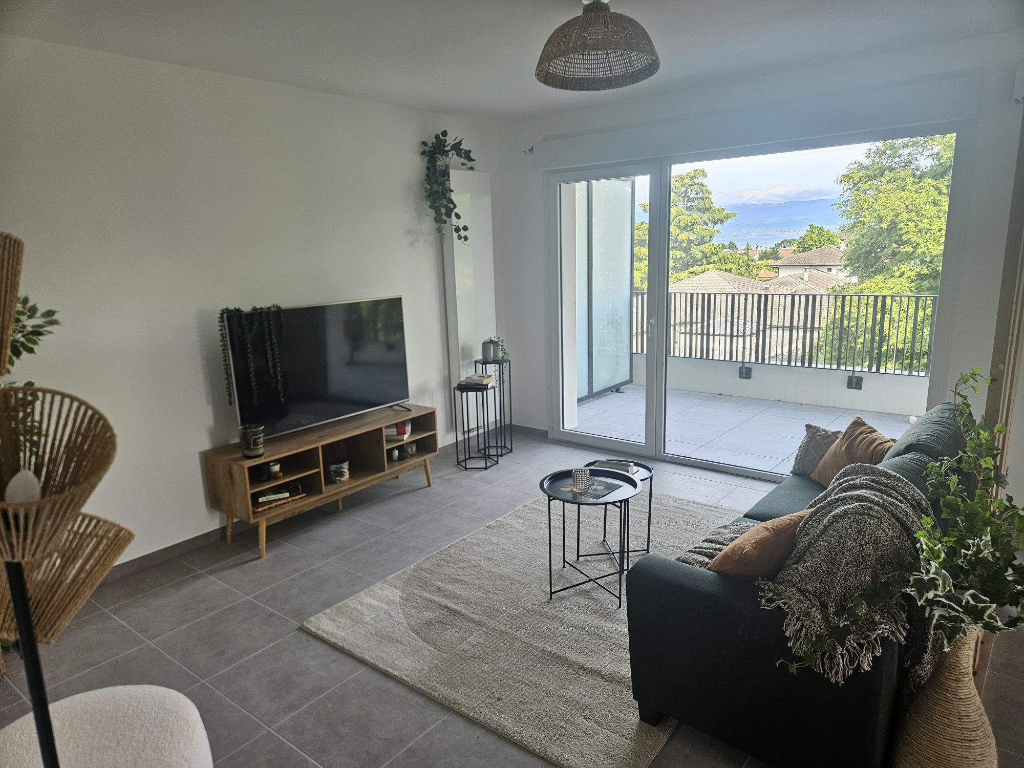 Ideally located West Thonon! 5