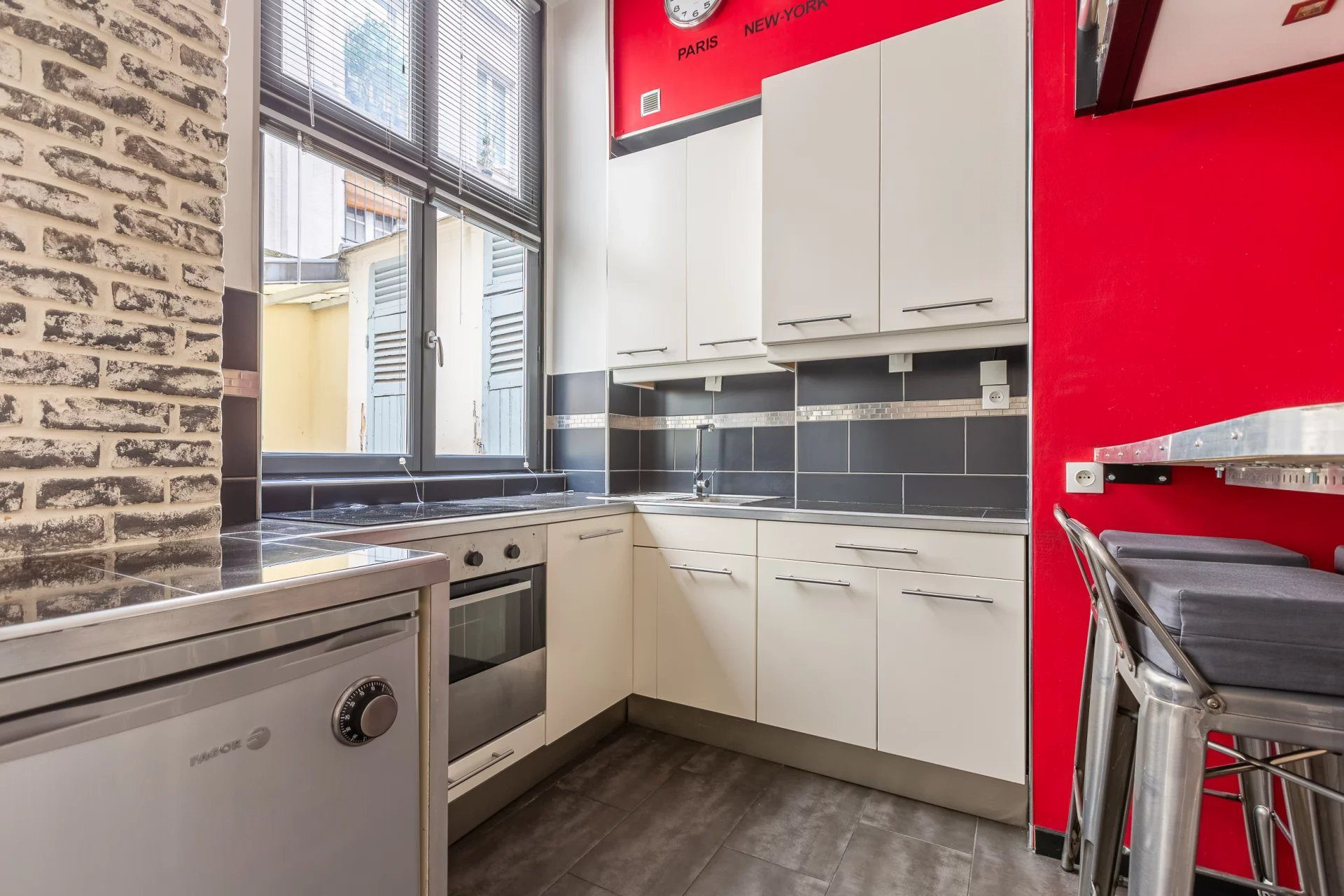 Paris 5e – Studio-loft rénové avec mezzanine, au calme sur cour