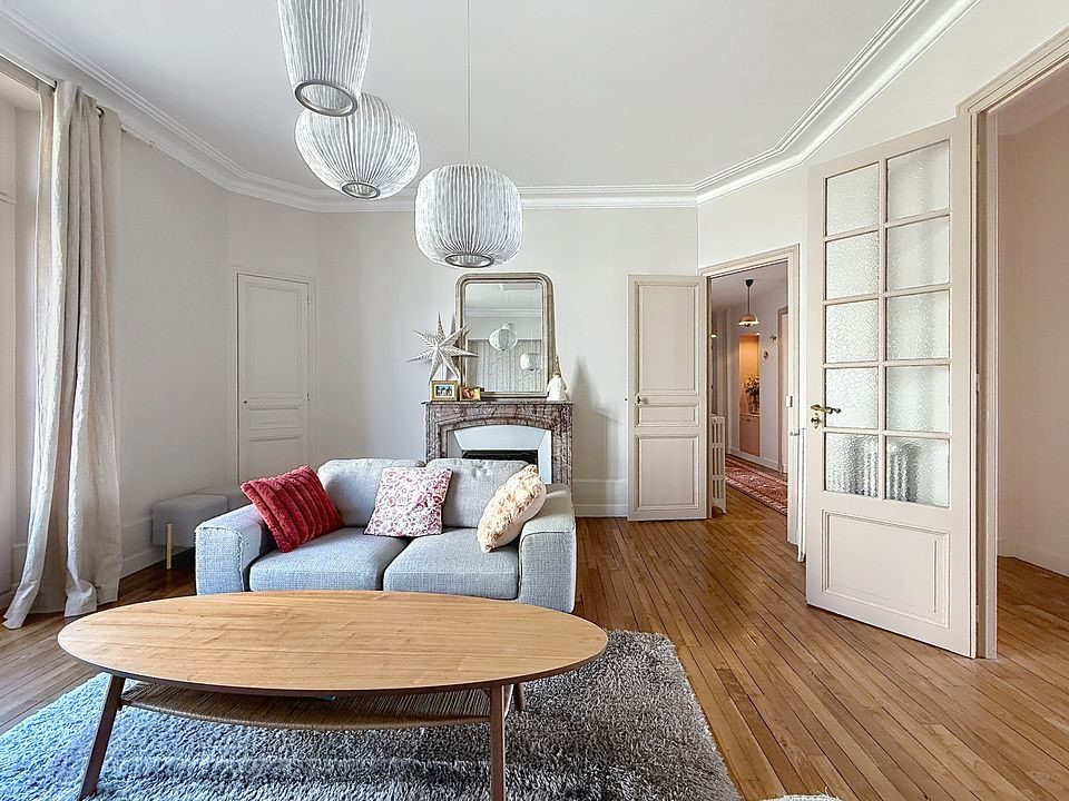 175 m², private elevator, train station within walking distance 3