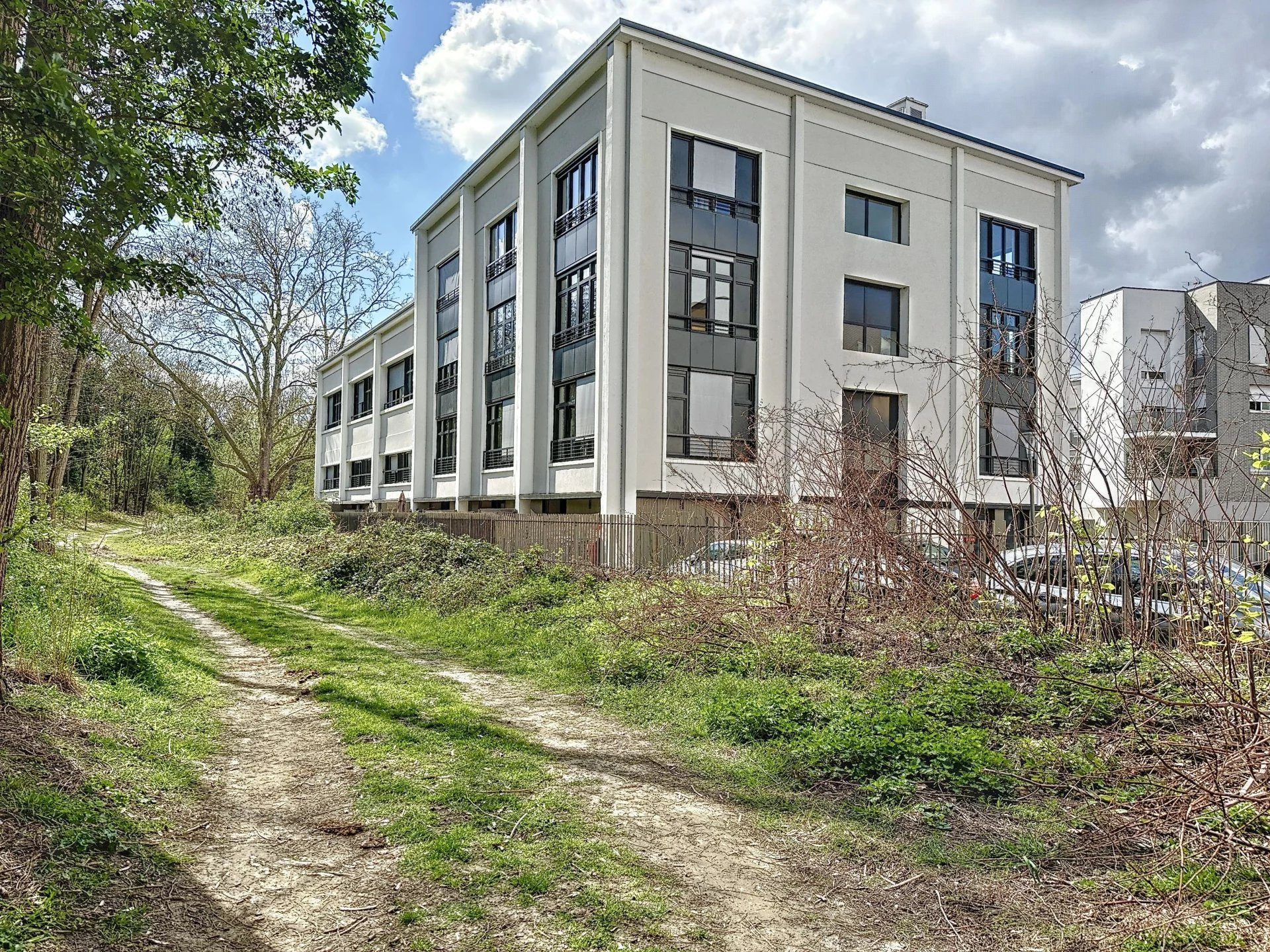 T3 esprit loft avec vue parc - parking