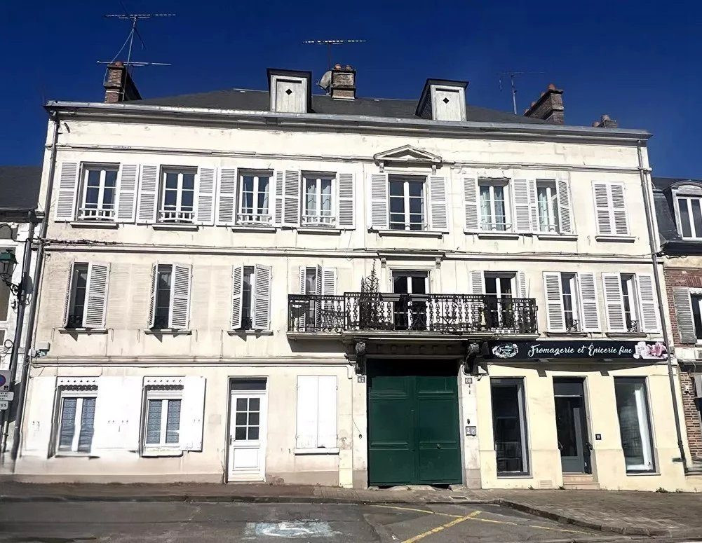 Appartement à vendre à Chaumont-en-Vexin, 530 m²