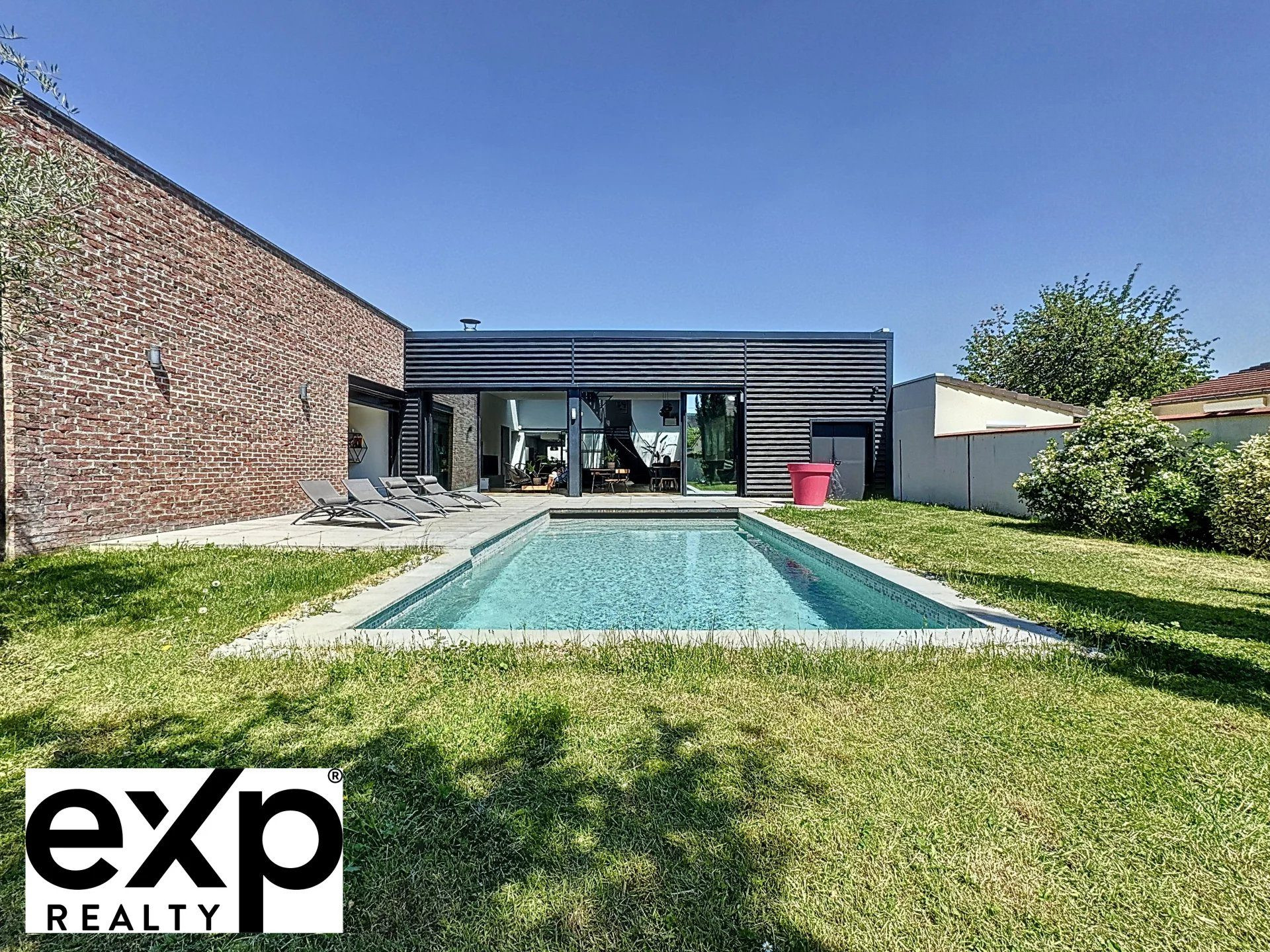 LOFT DE PRESTIGE À VENDRE MANTES-LA-JOLIE • 494m² • PISCINE • VUE COLLÉGIALE-5 chambres • Proche Paris train • 1 200 000 €